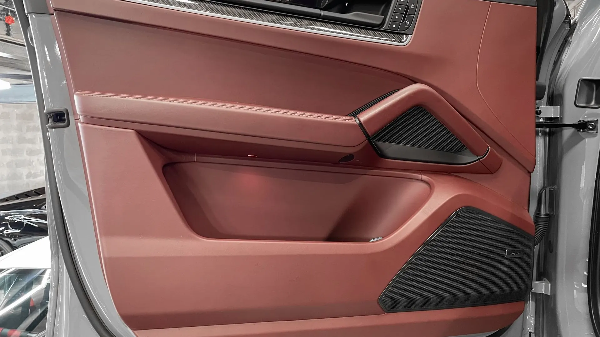 Porsche Cayenne — photo 16