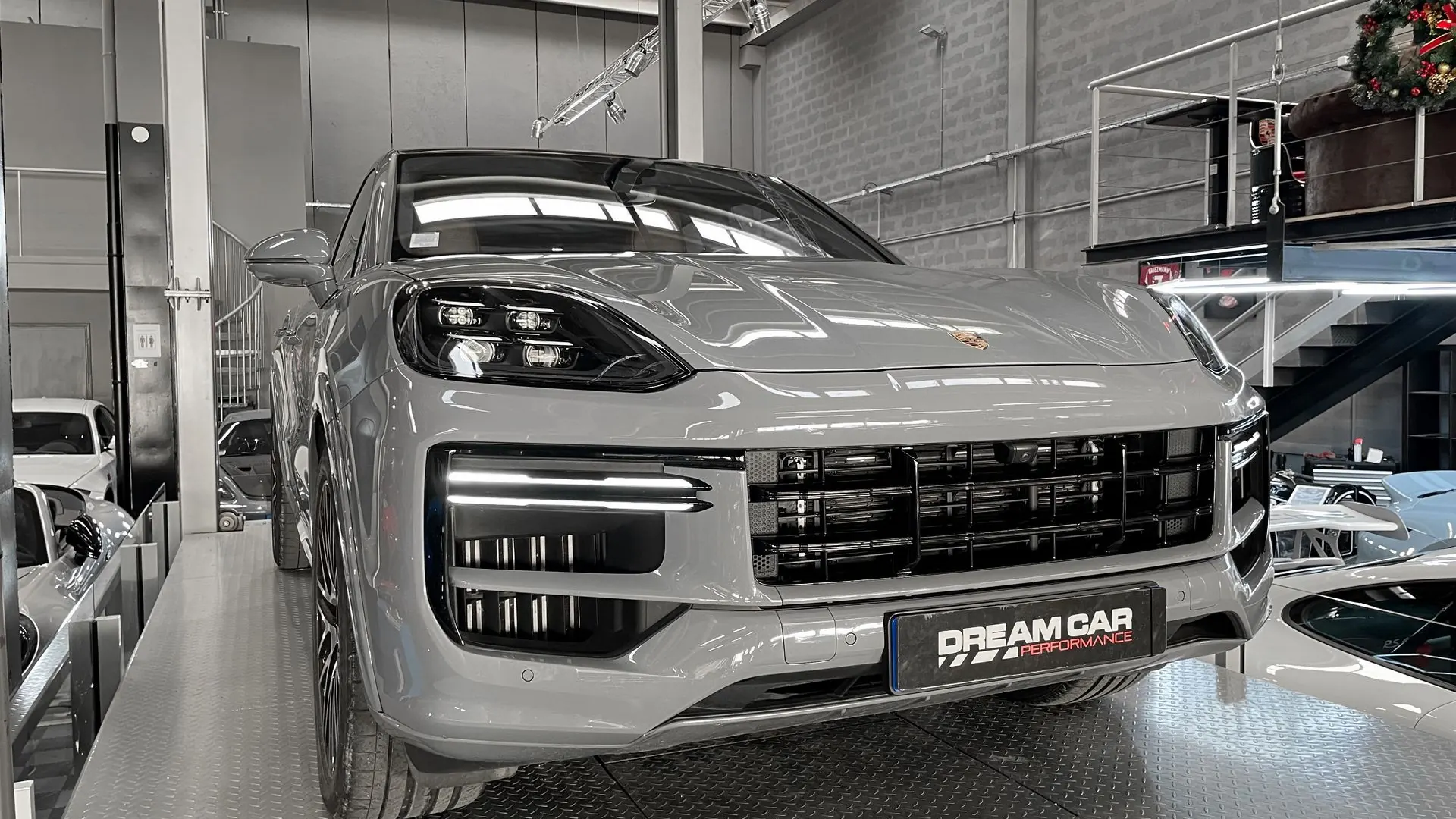 Porsche Cayenne — photo 4