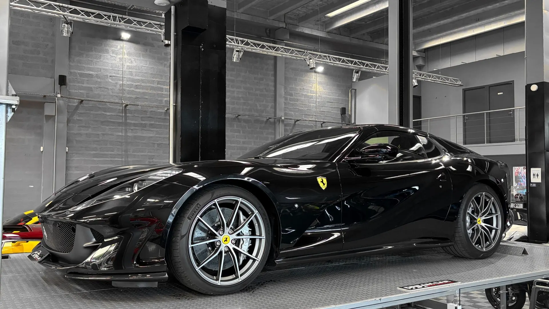 Ferrari 812 — photo 5