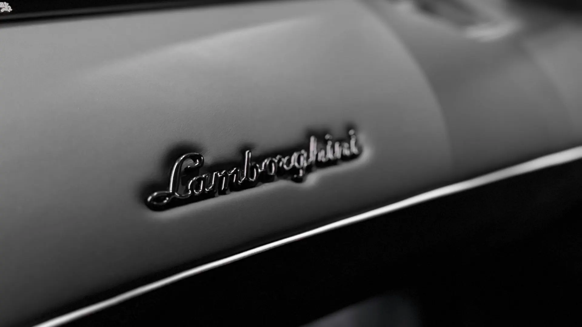 Lamborghini Aventador — photo 12