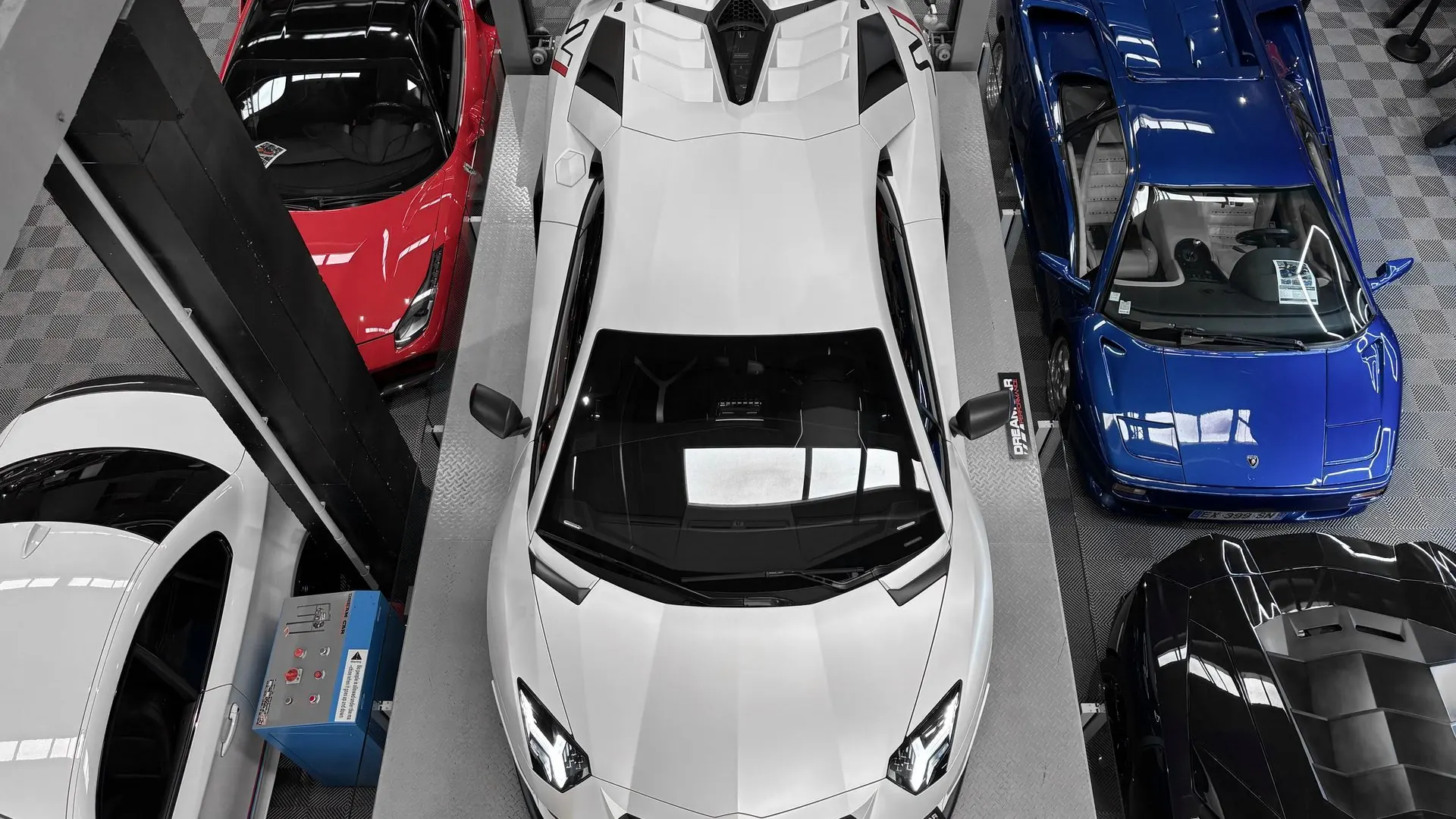 Lamborghini Aventador — photo 4