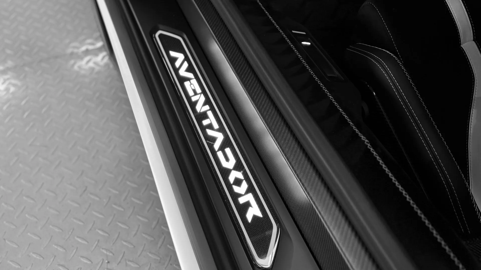 Lamborghini Aventador — photo 13
