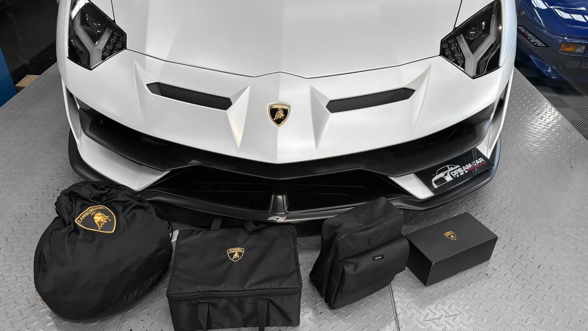 Lamborghini Aventador — photo 18