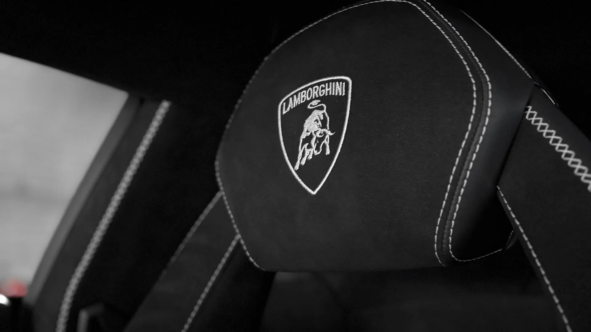 Lamborghini Aventador — photo 17
