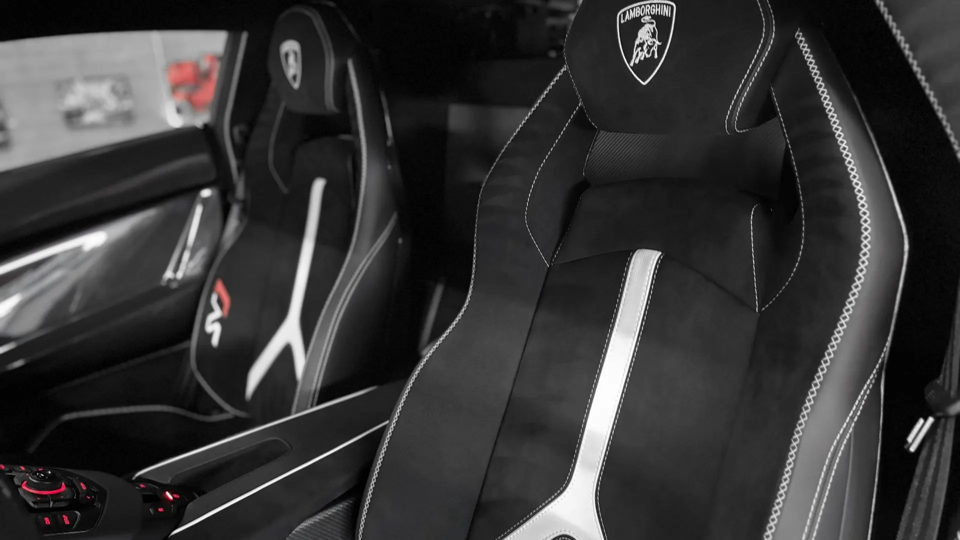Lamborghini Aventador — photo 8