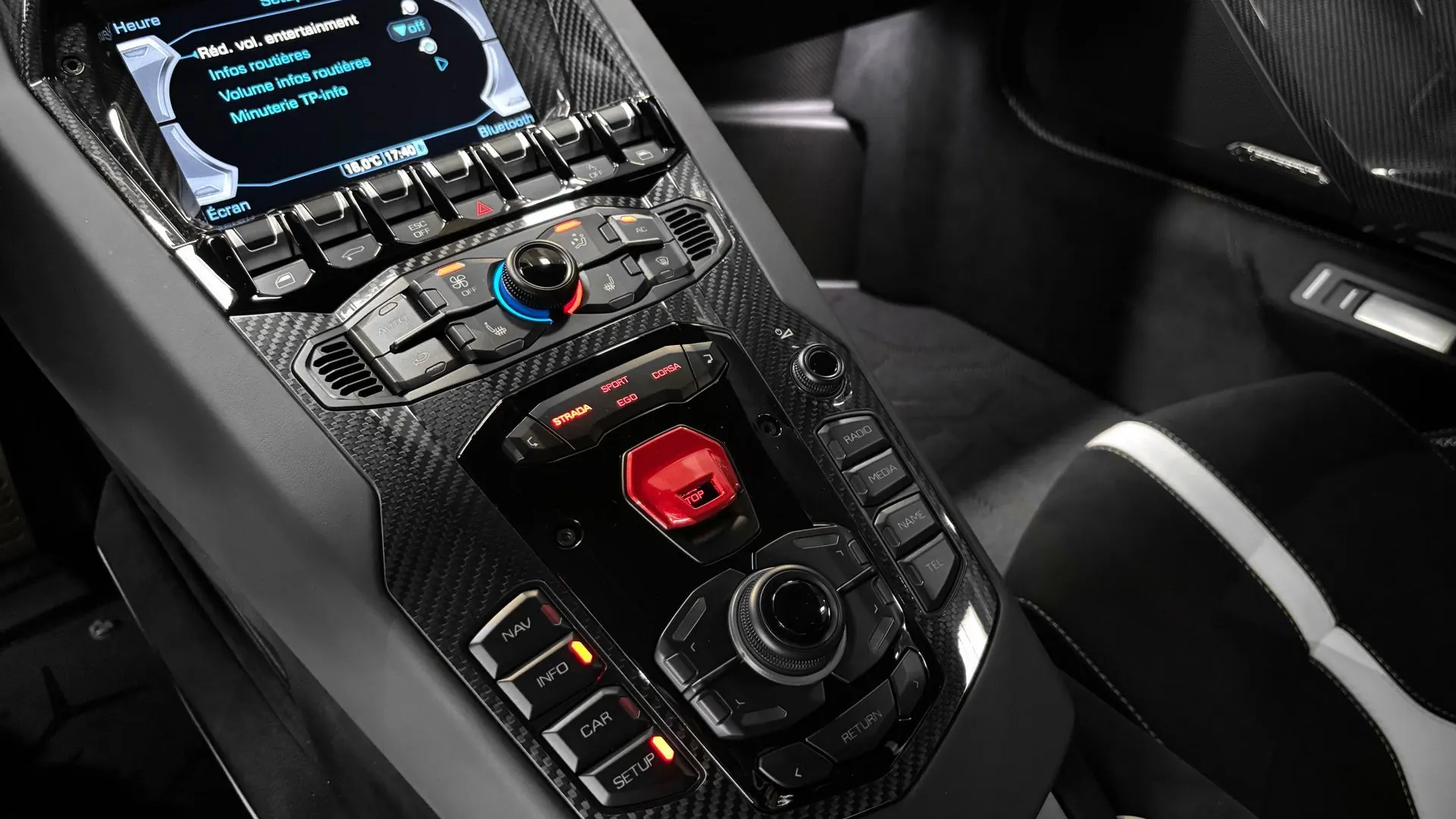 Lamborghini Aventador — photo 11
