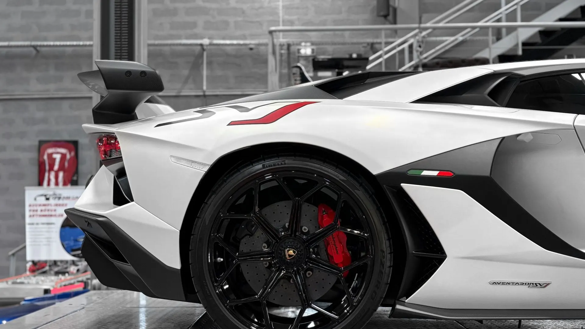 Lamborghini Aventador — photo 15