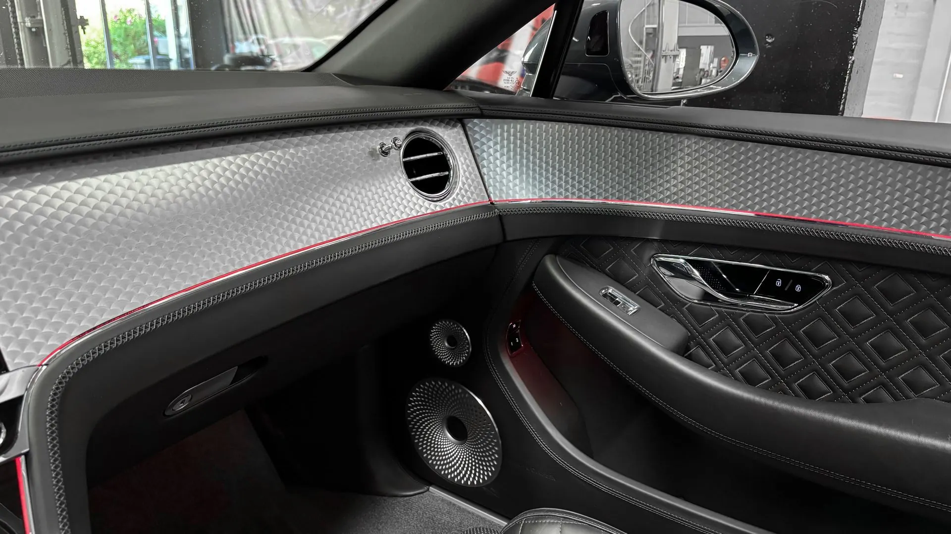 Bentley Continental — photo 18