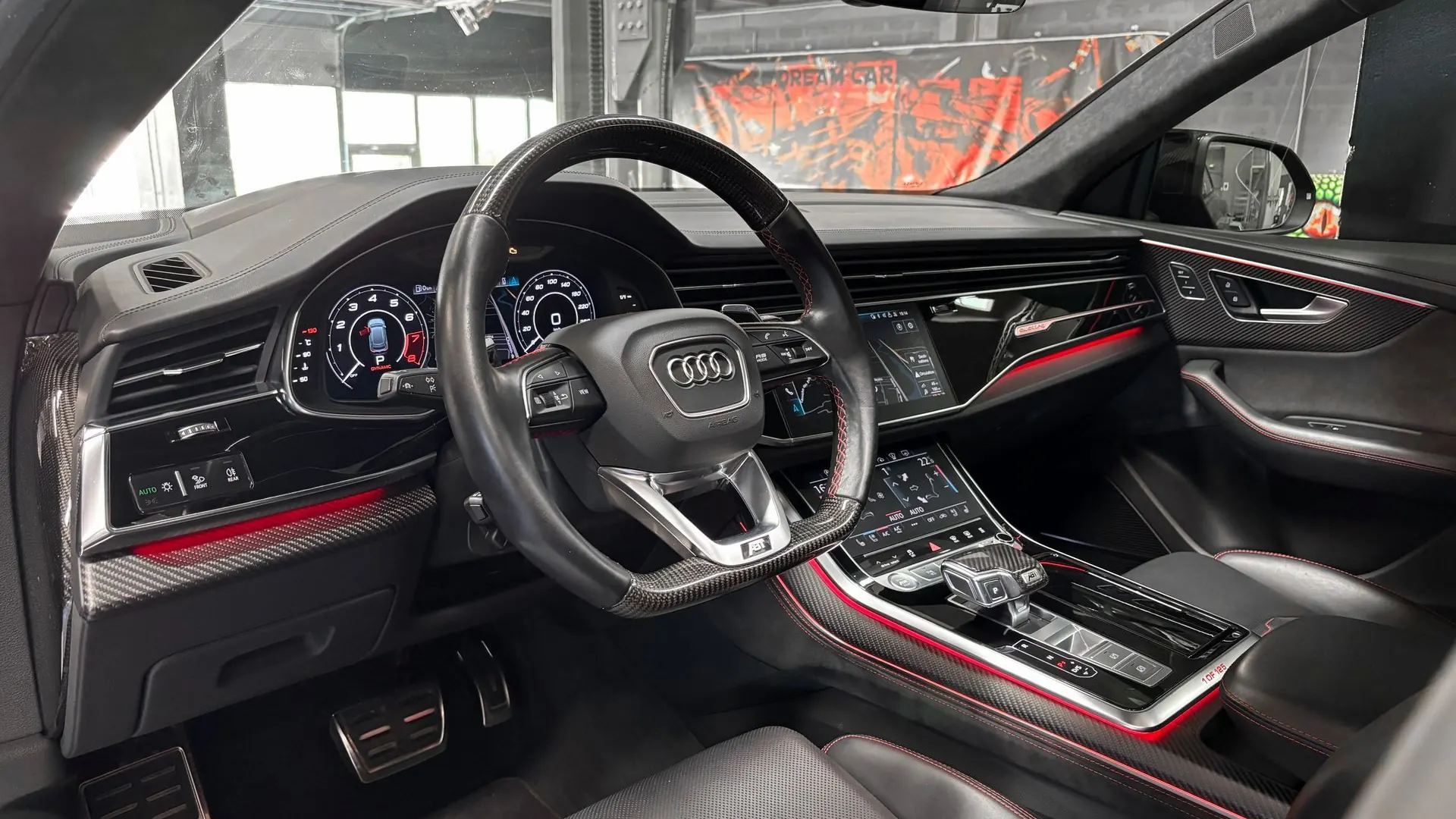 Audi RSQ8 — photo 10