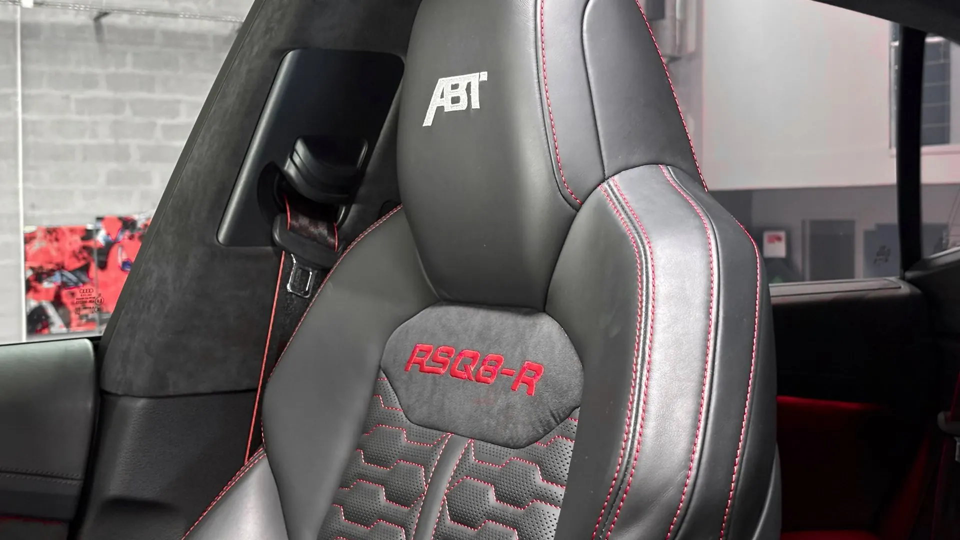 Audi RSQ8 — photo 14