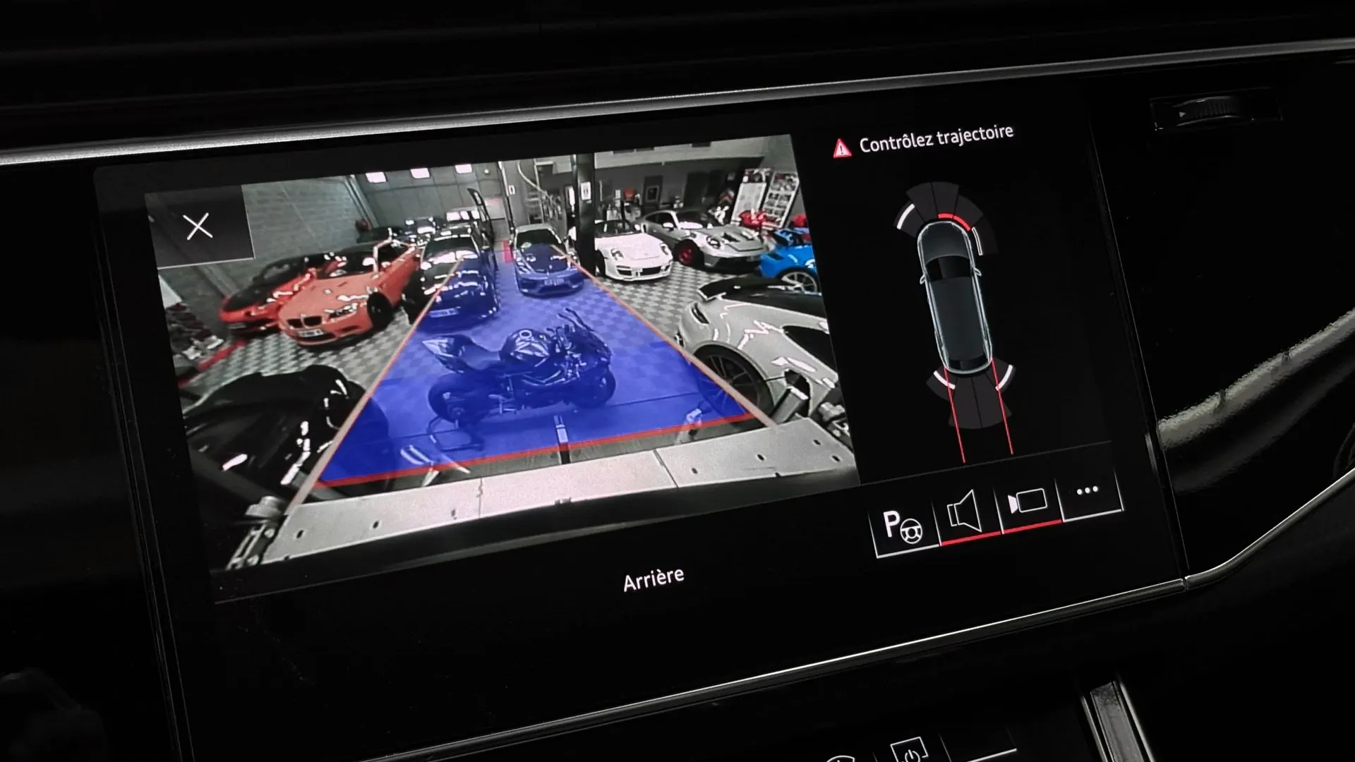 Audi RSQ8 — photo 17