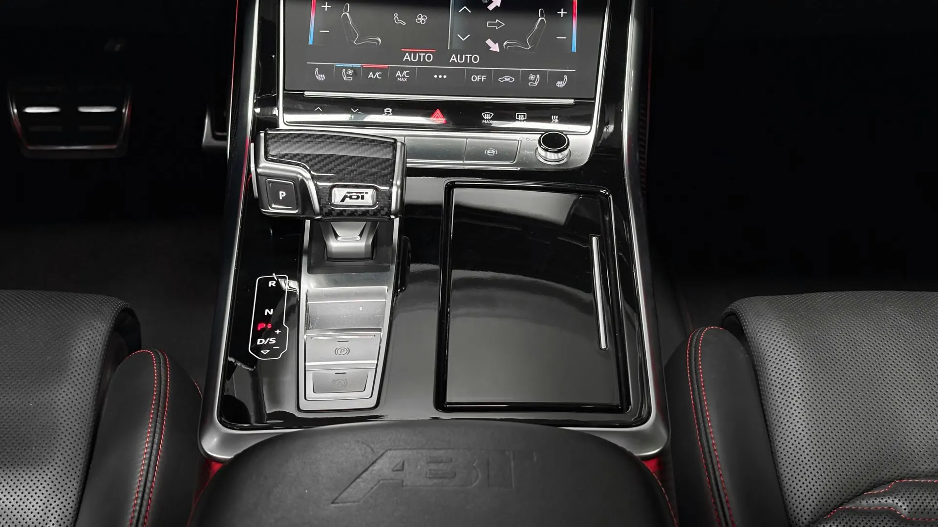 Audi RSQ8 — photo 18