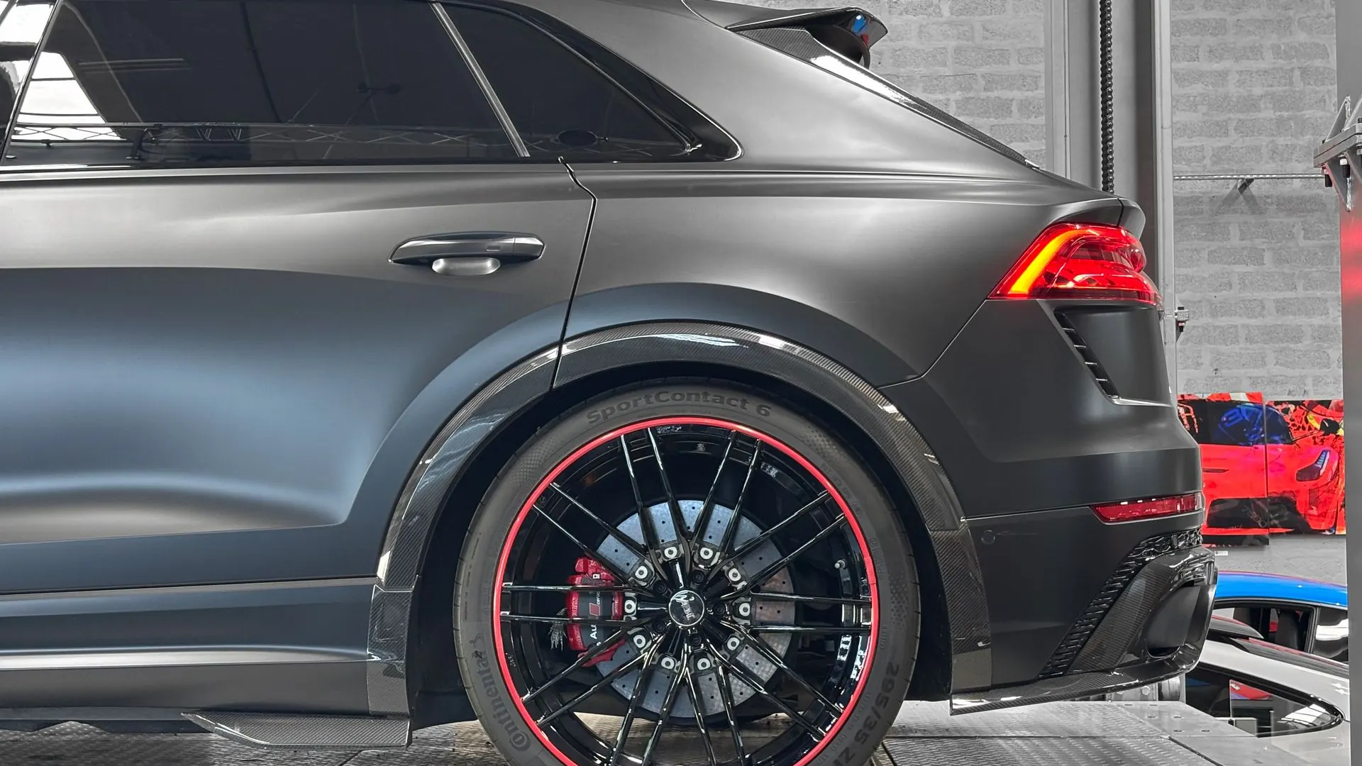 Audi RSQ8 — photo 8