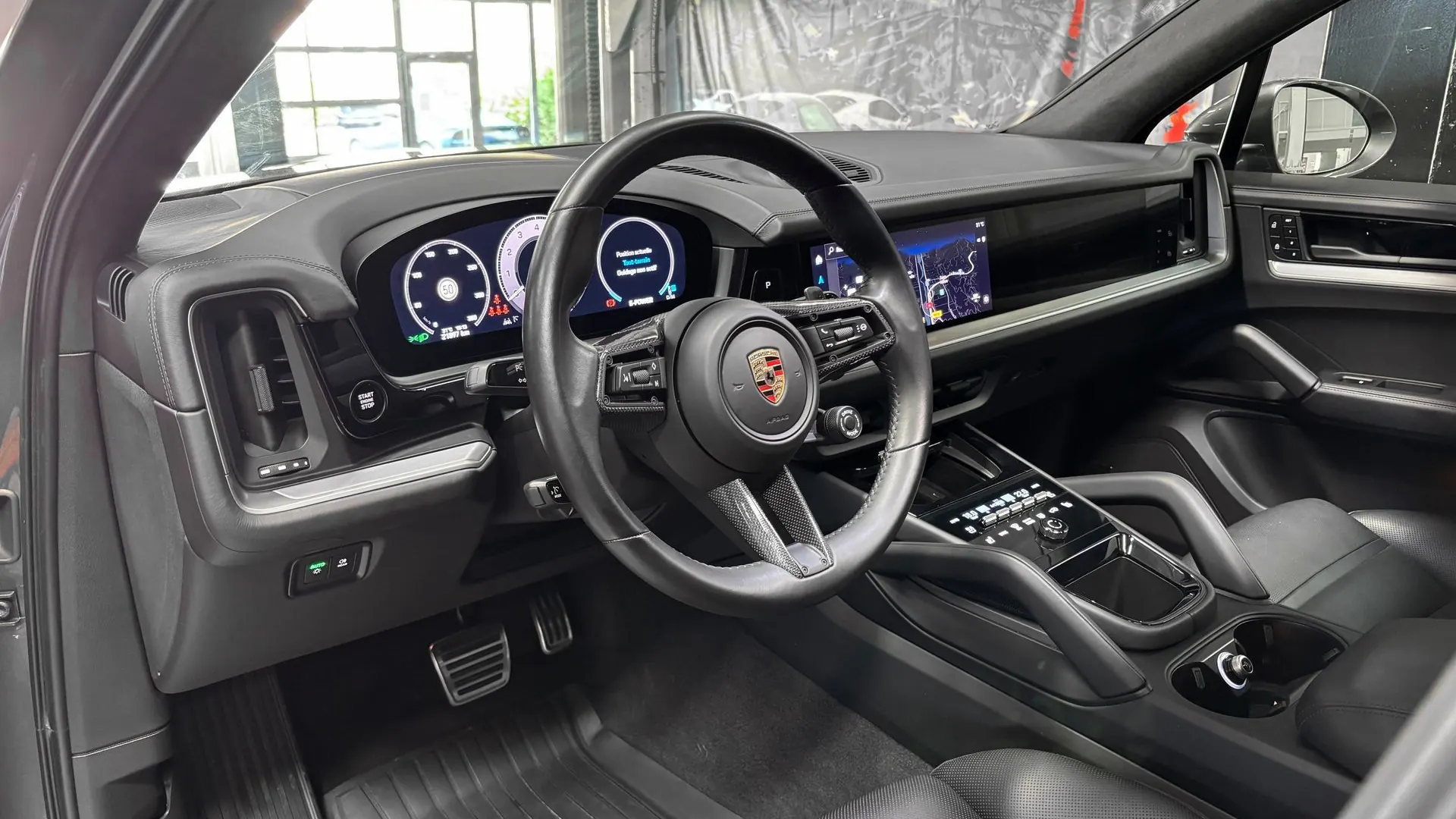 Porsche Cayenne — photo 12