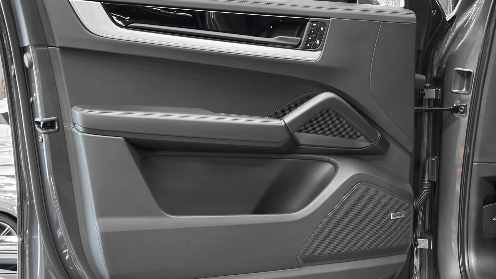 Porsche Cayenne — photo 11