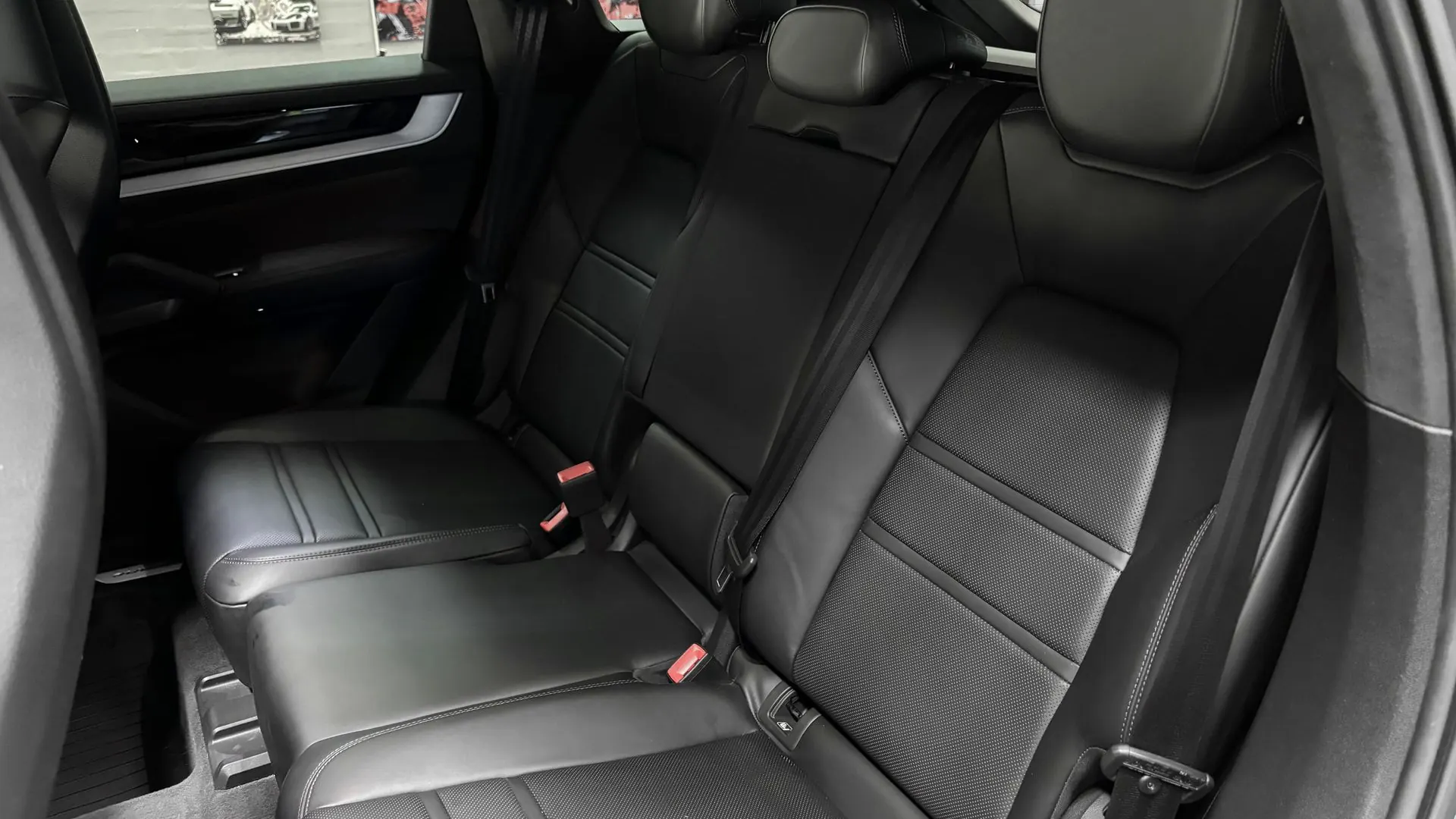 Porsche Cayenne — photo 19