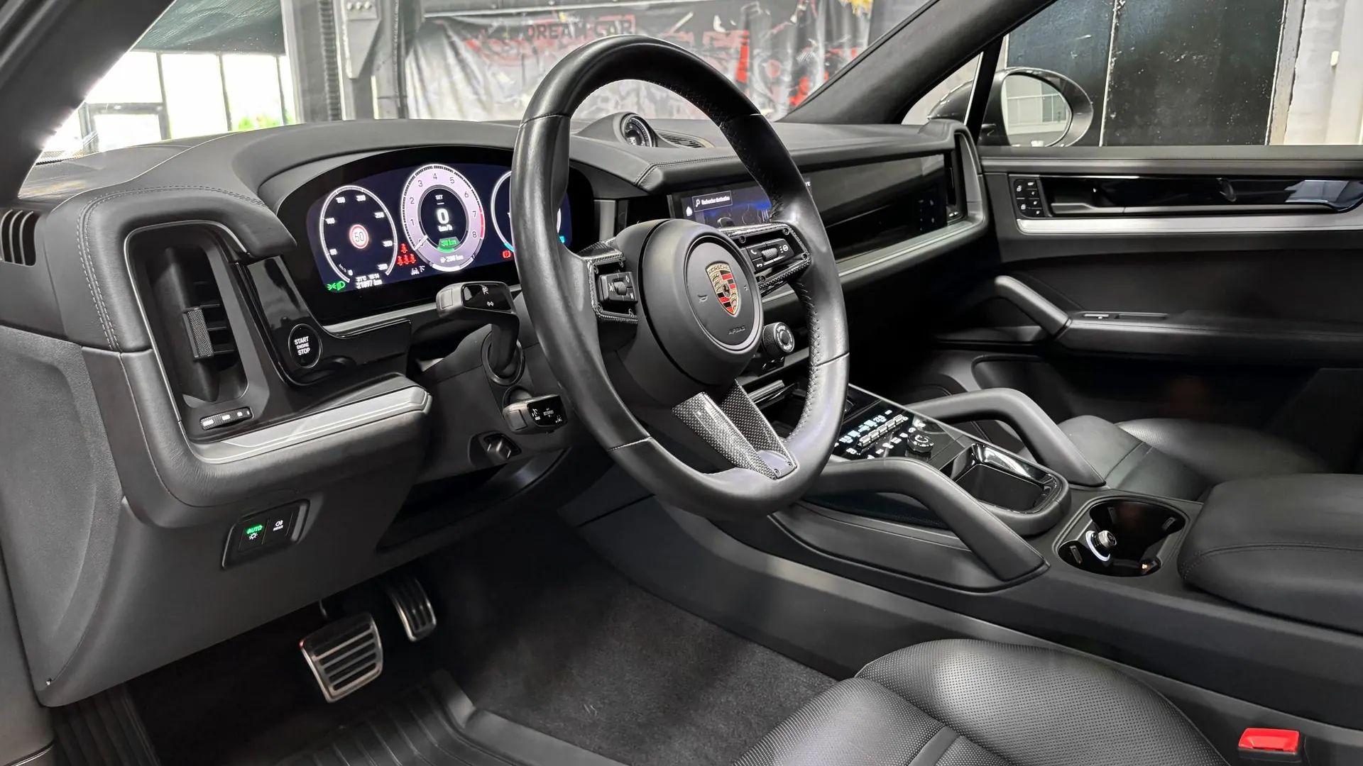 Porsche Cayenne — photo 13