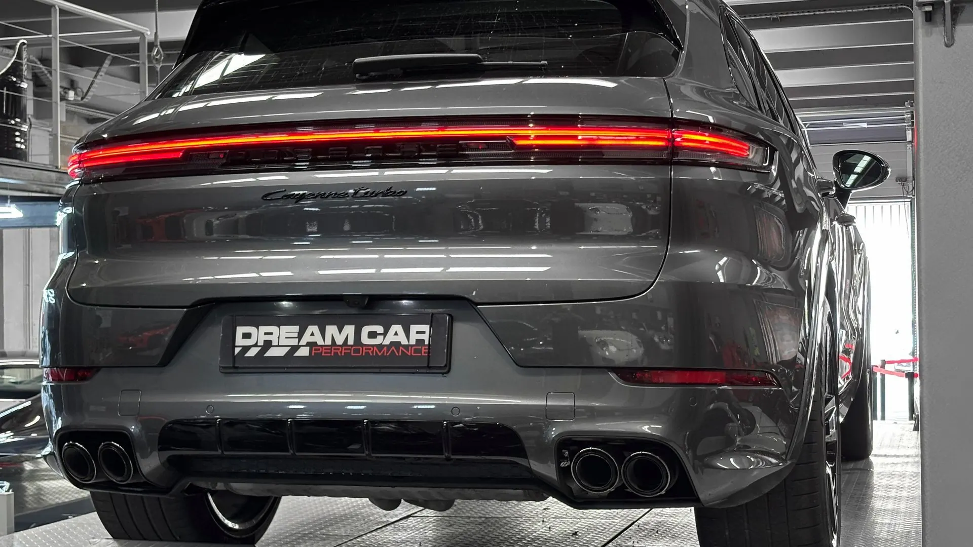Porsche Cayenne — photo 8