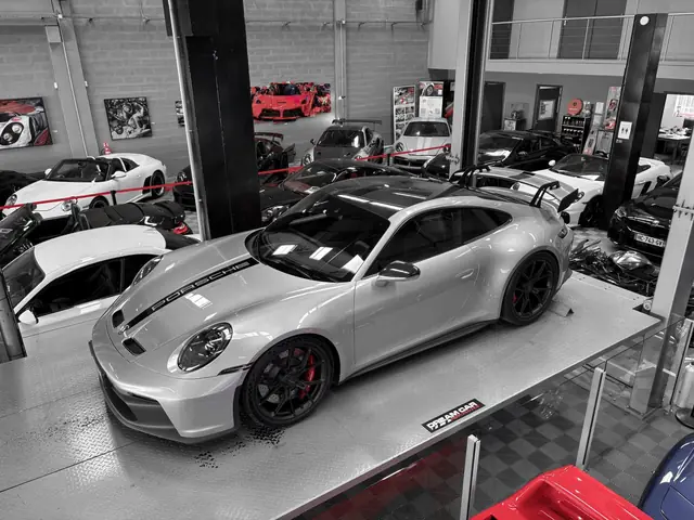 Porsche 992