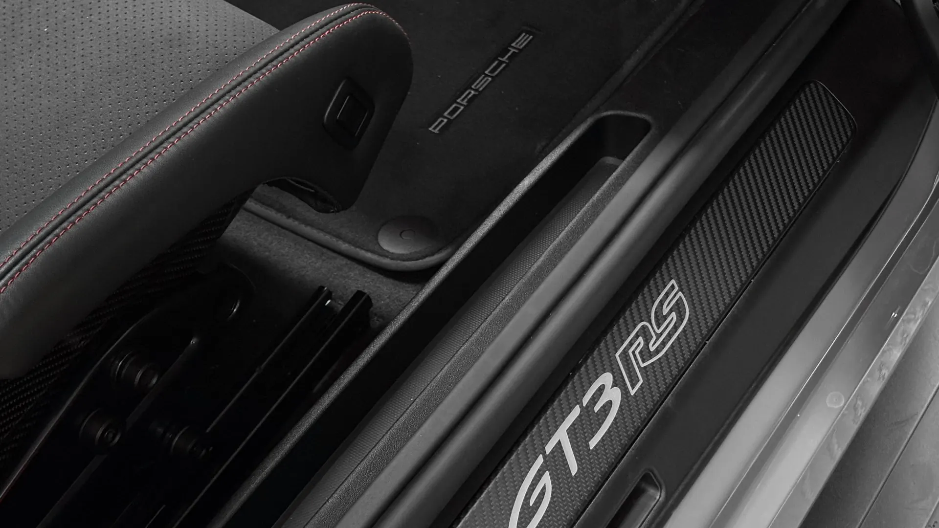Porsche 911 — photo 17