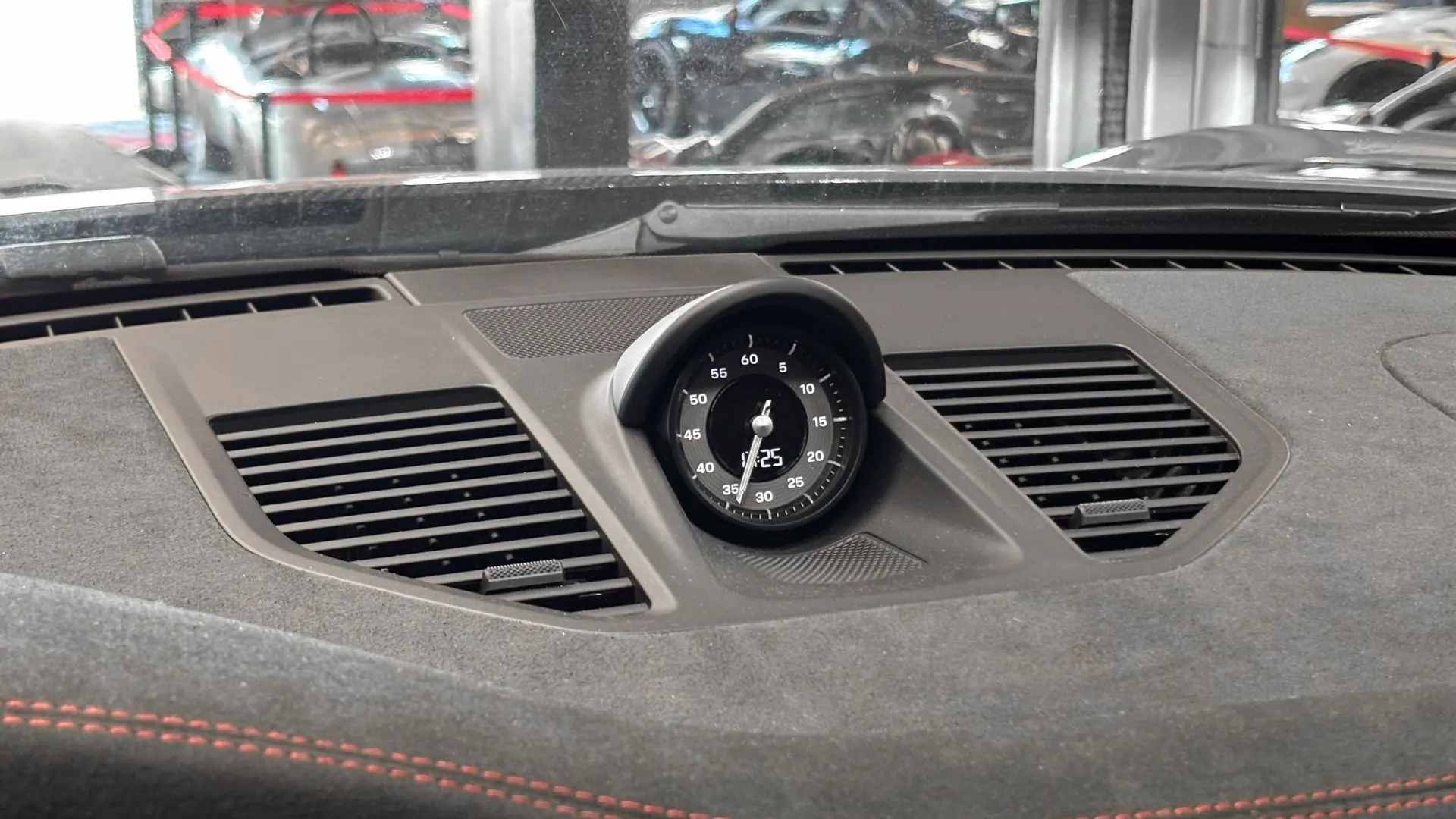 Porsche 911 — photo 16