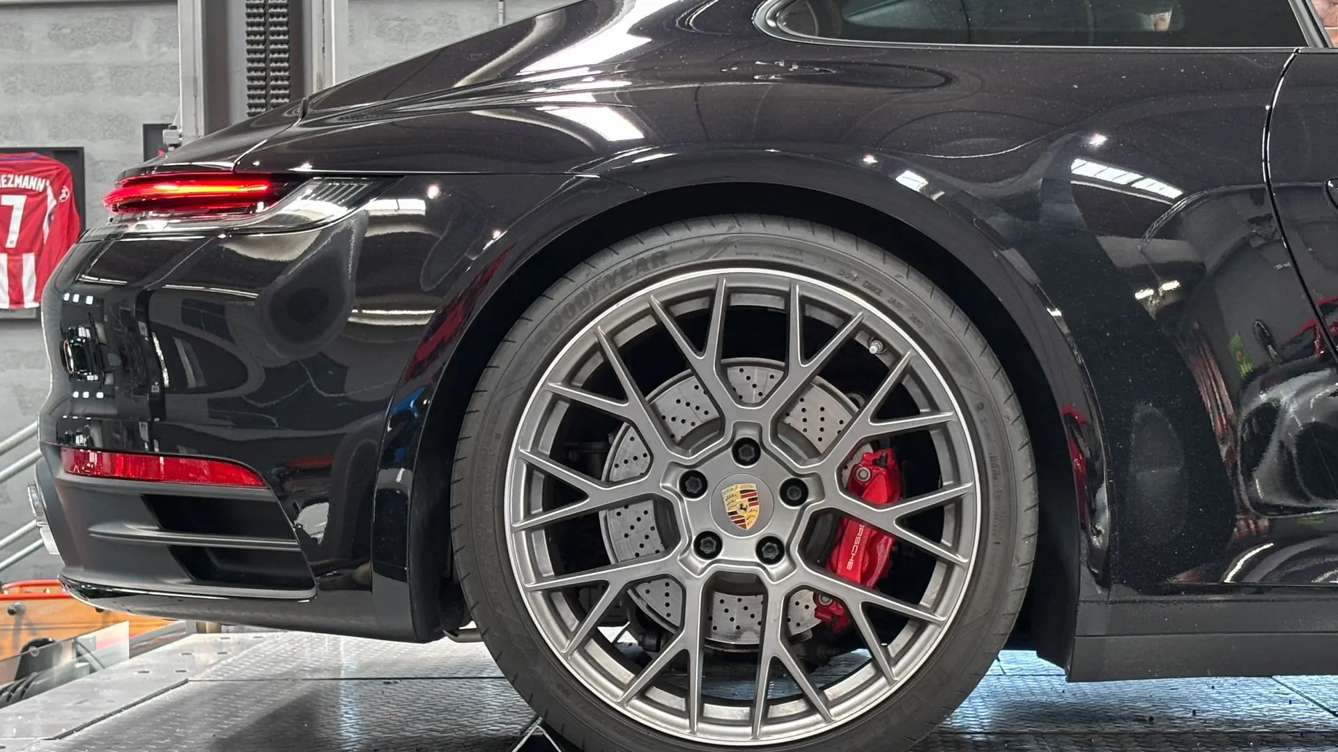 Porsche 992 — photo 8