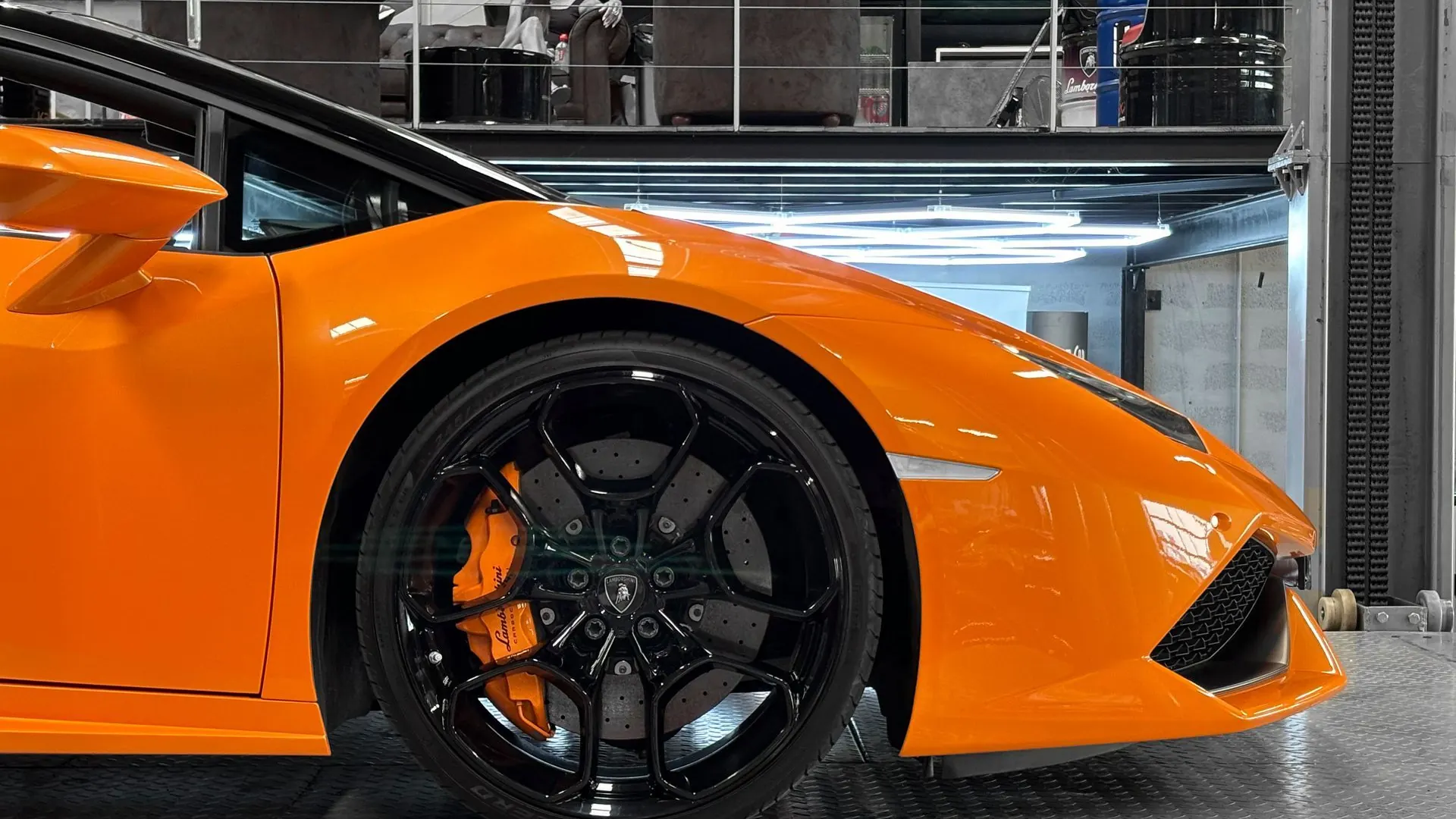Lamborghini Huracan — photo 7
