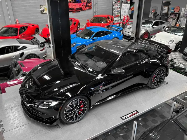 Aston Martin Vantage