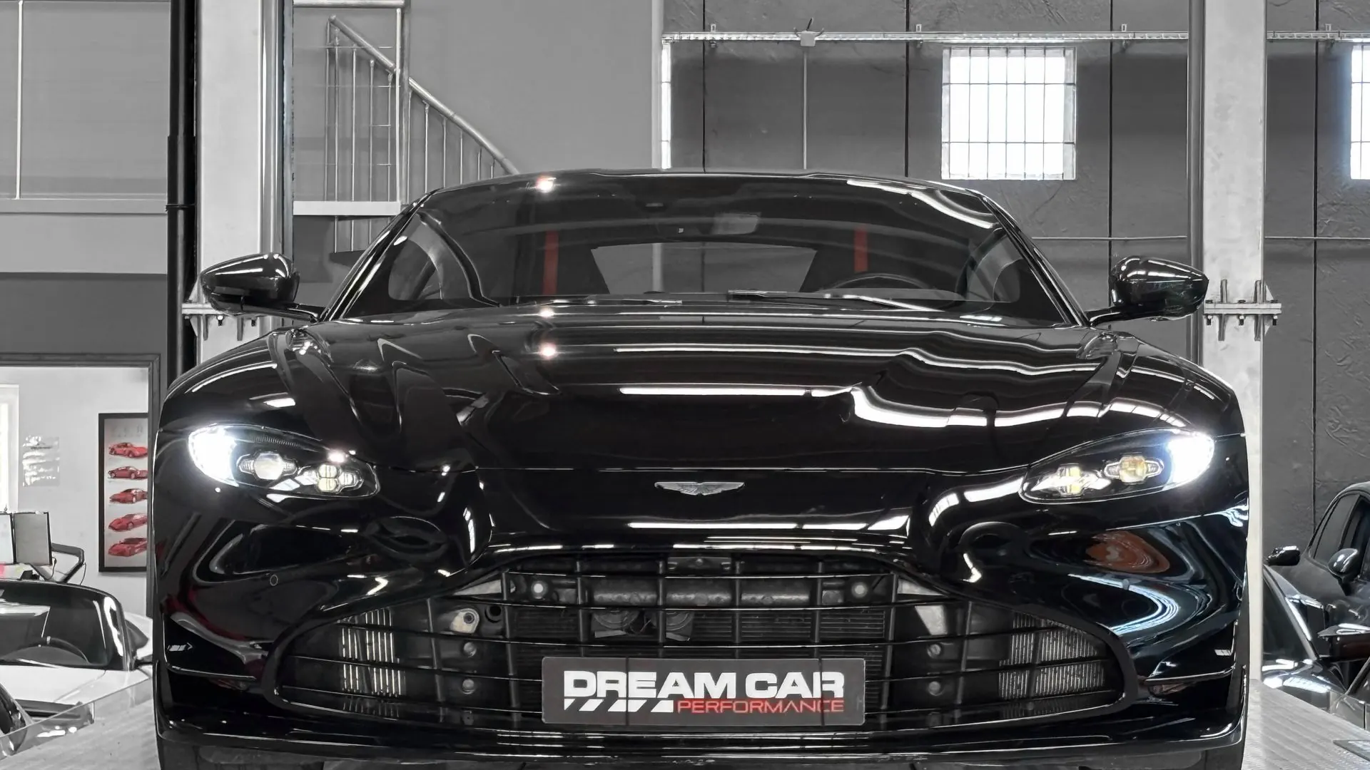 Aston Martin Vantage — photo 6
