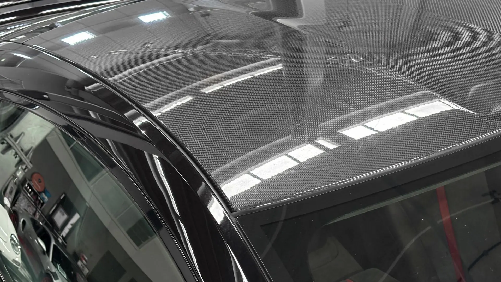 Aston Martin Vantage — photo 14