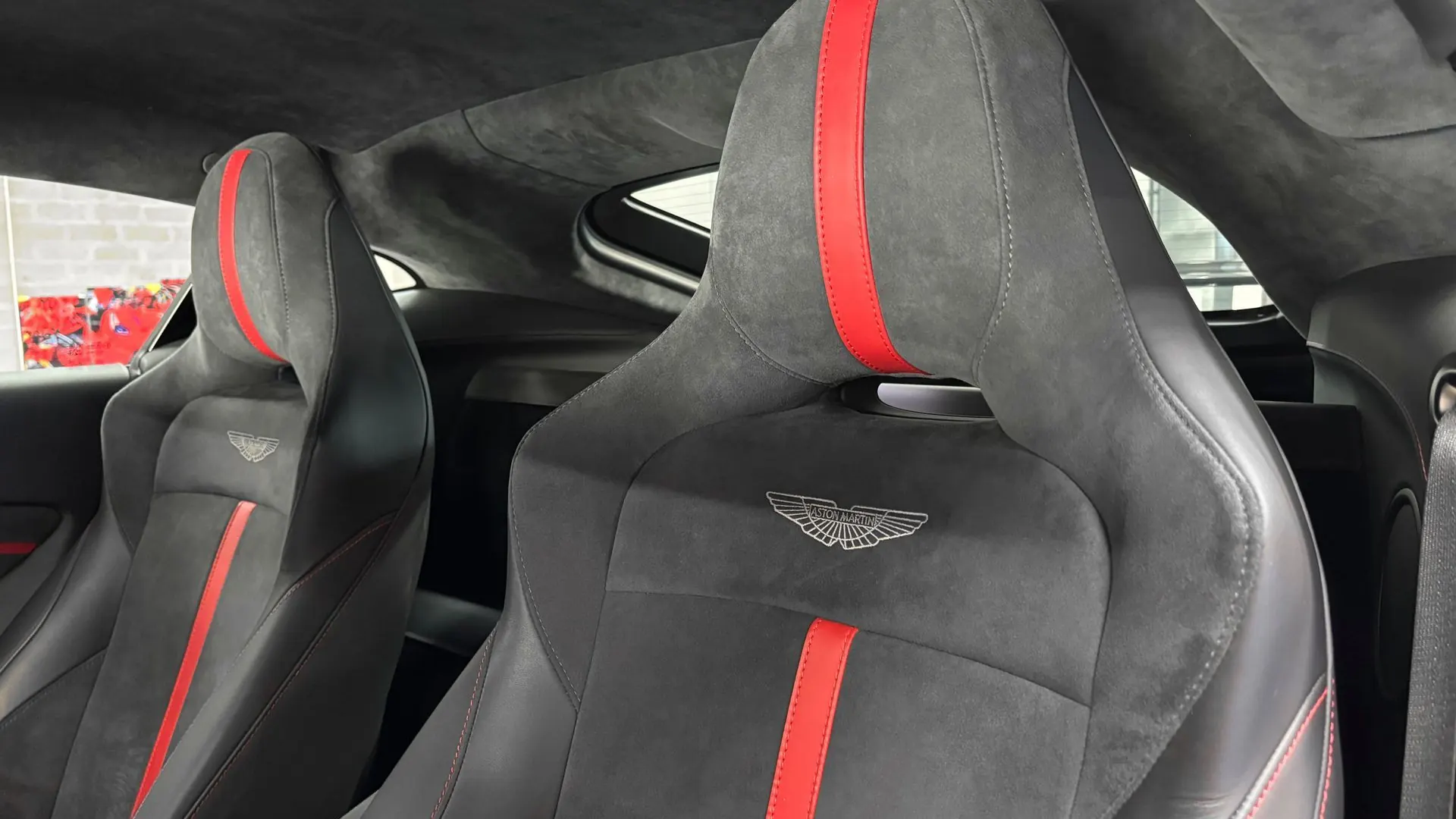 Aston Martin Vantage — photo 18