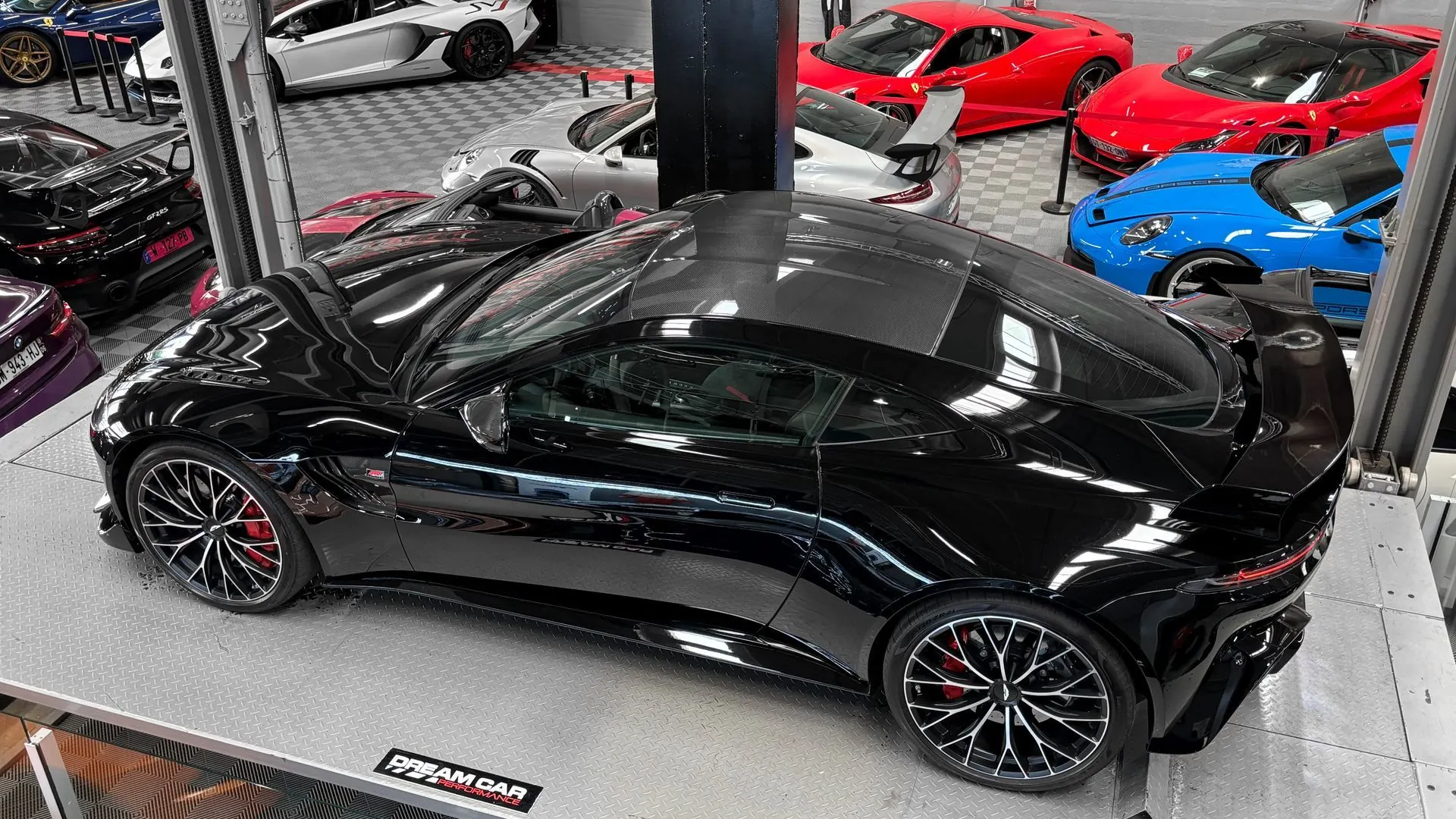 Aston Martin Vantage — photo 4