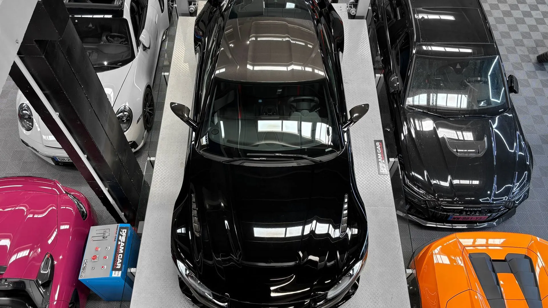 Aston Martin Vantage — photo 3
