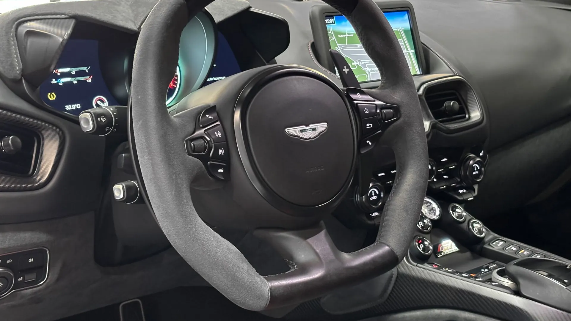 Aston Martin Vantage — photo 17