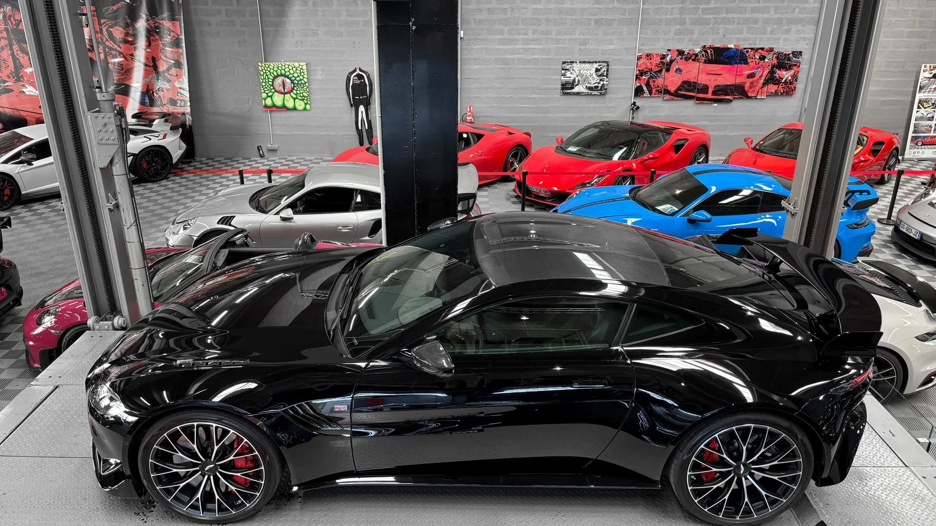 Aston Martin Vantage — photo 2