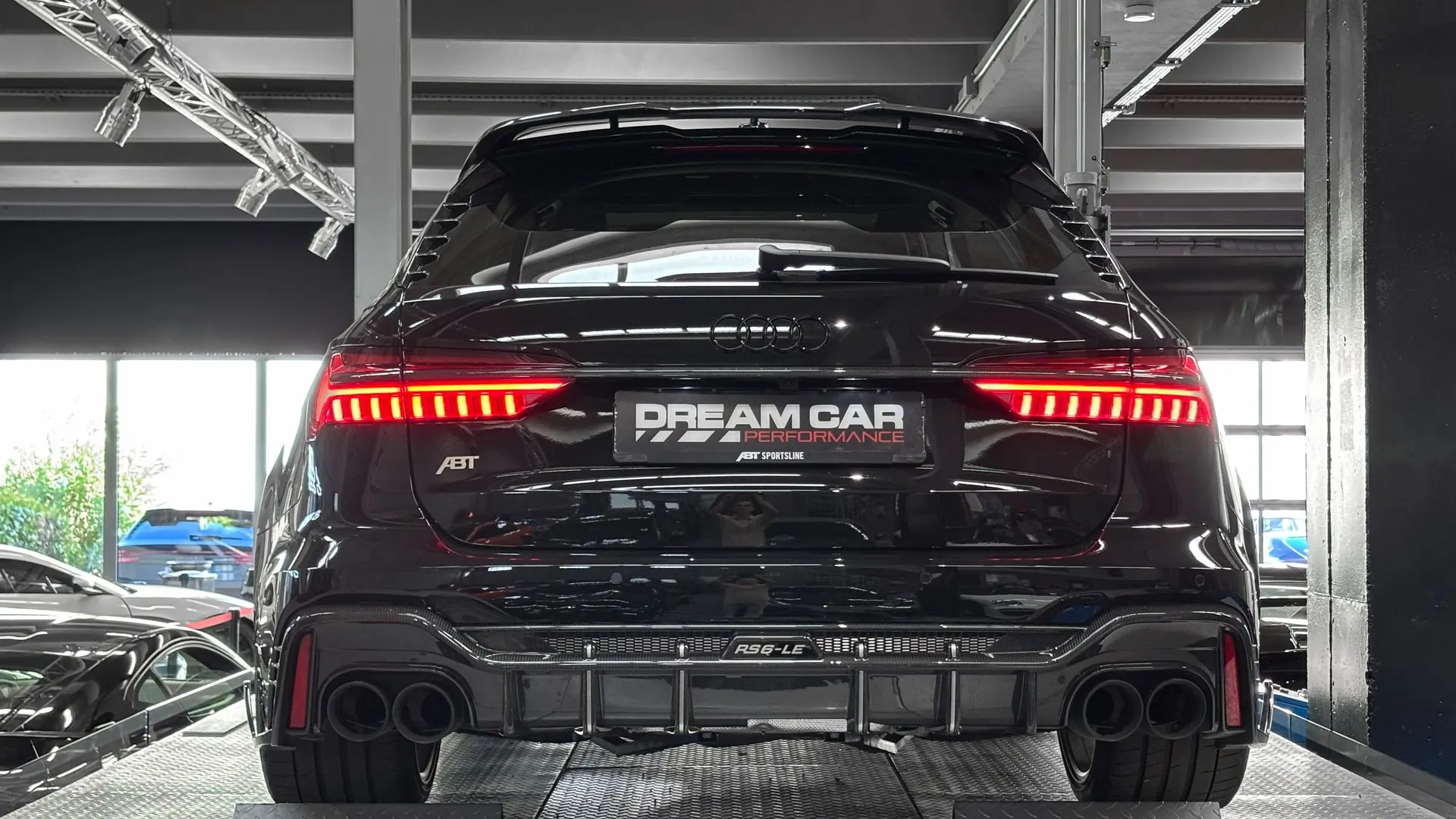 Audi RS6 — photo 10