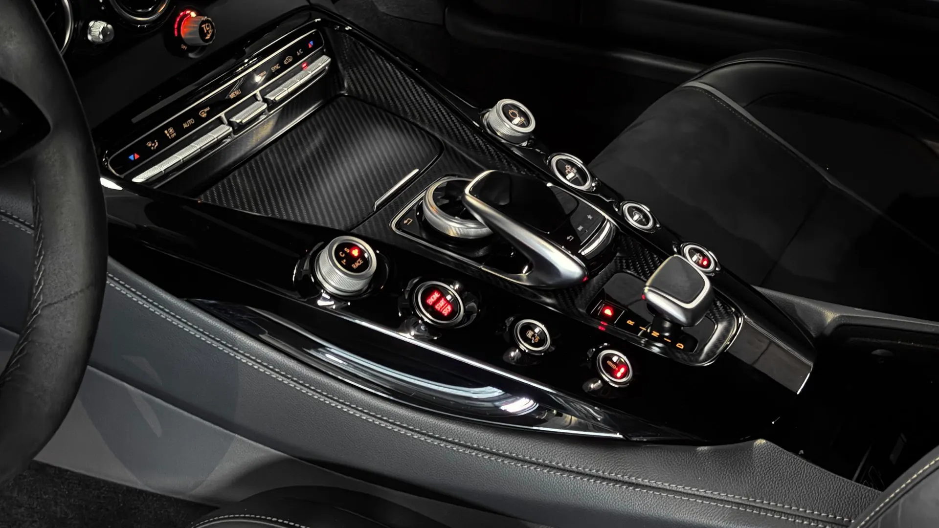 Mercedes-Benz AMG GT — photo 18