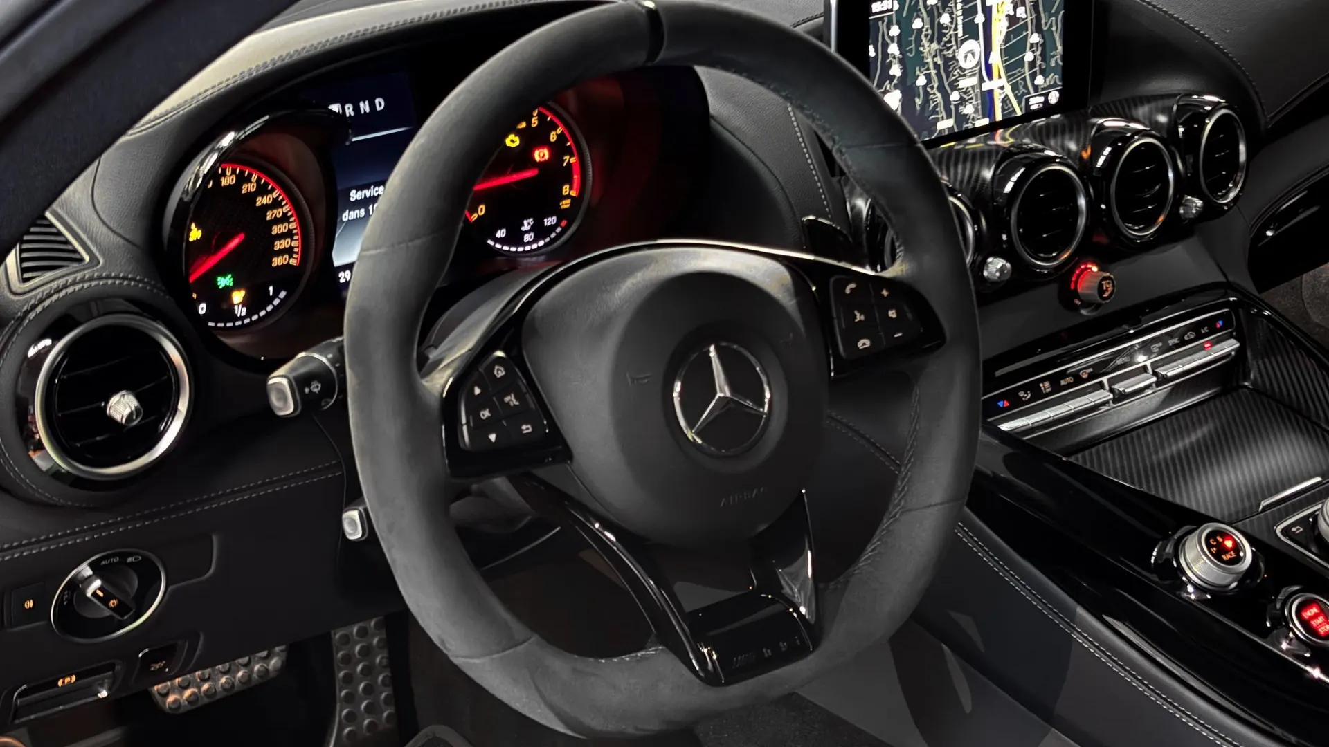 Mercedes-Benz AMG GT — photo 15