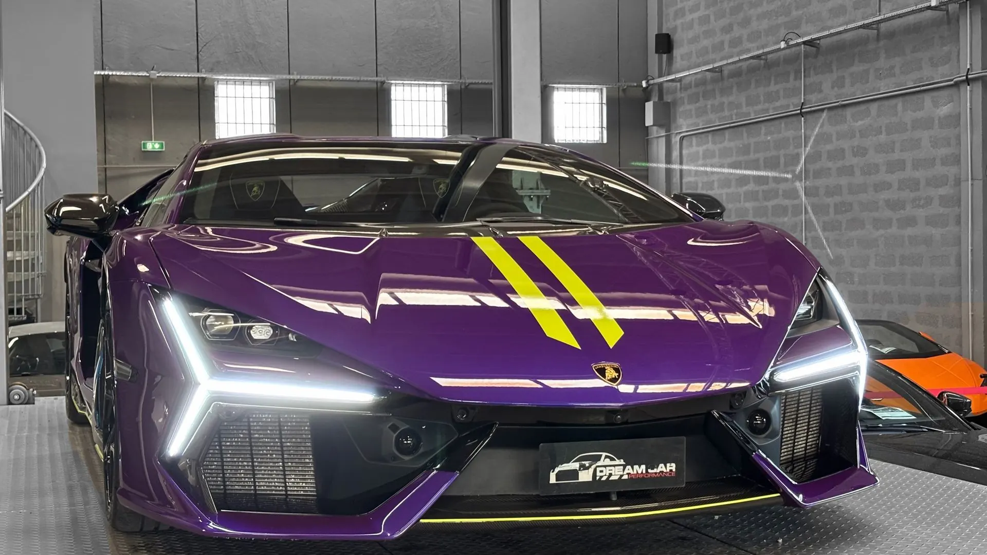 Lamborghini Revuelto — photo 5
