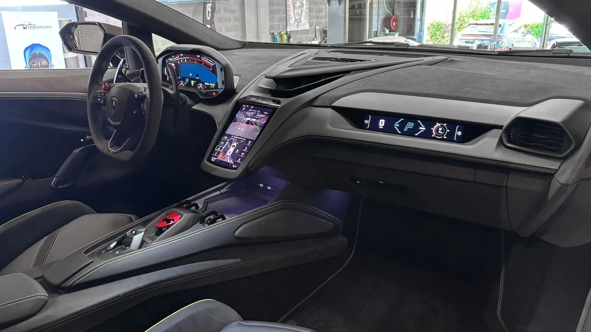 Lamborghini Revuelto — photo 19