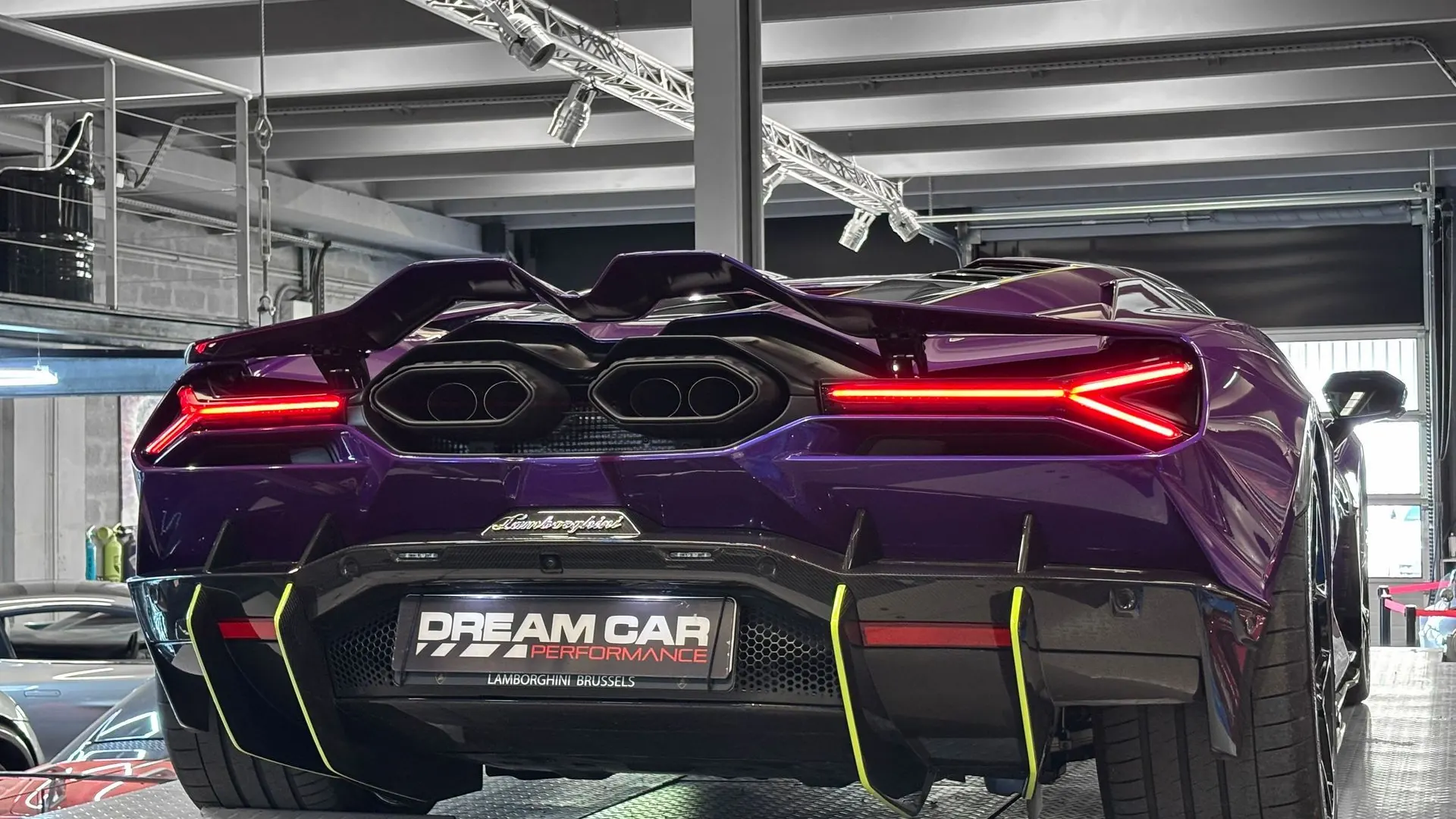Lamborghini Revuelto — photo 7