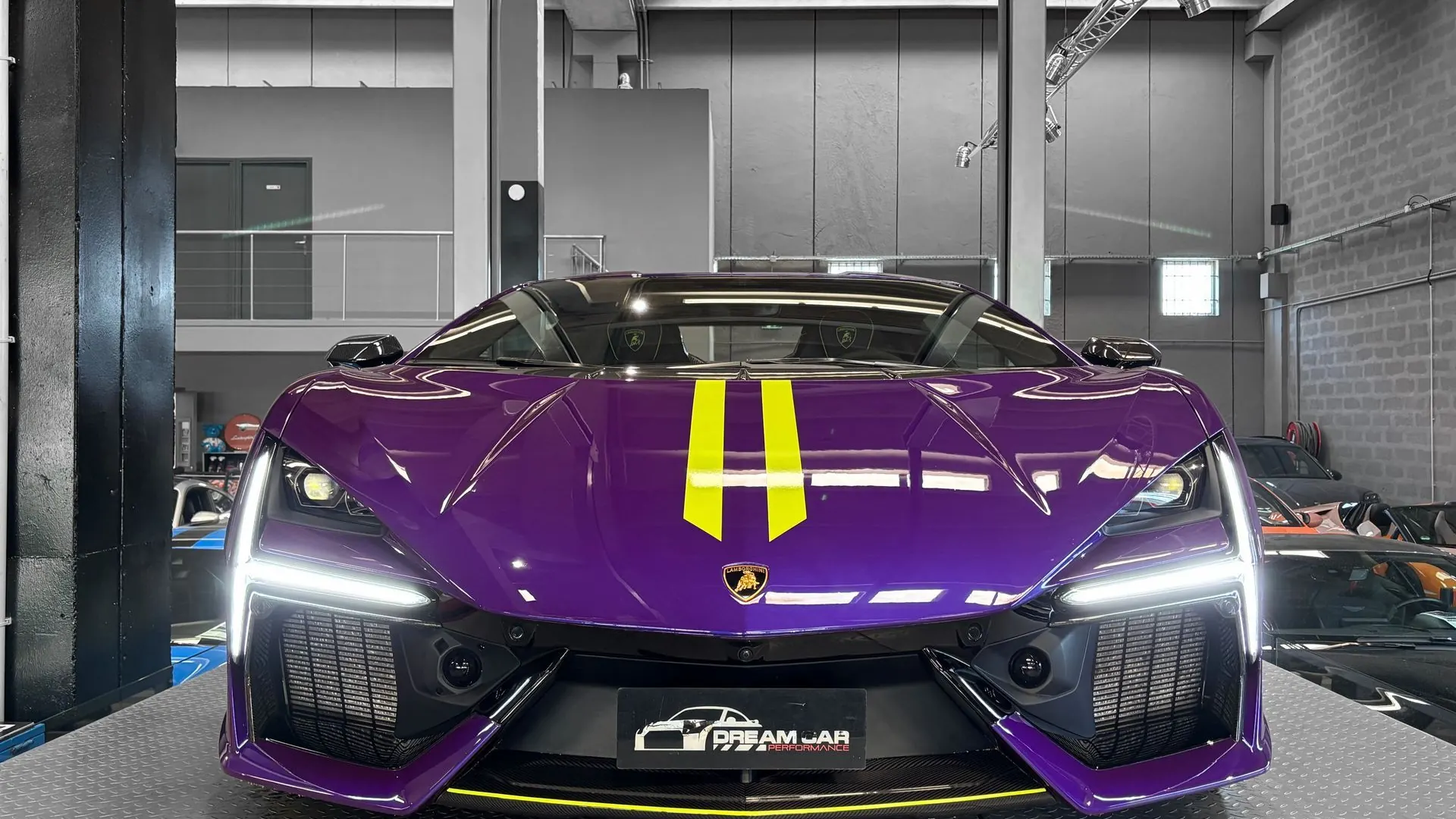 Lamborghini Revuelto — photo 4