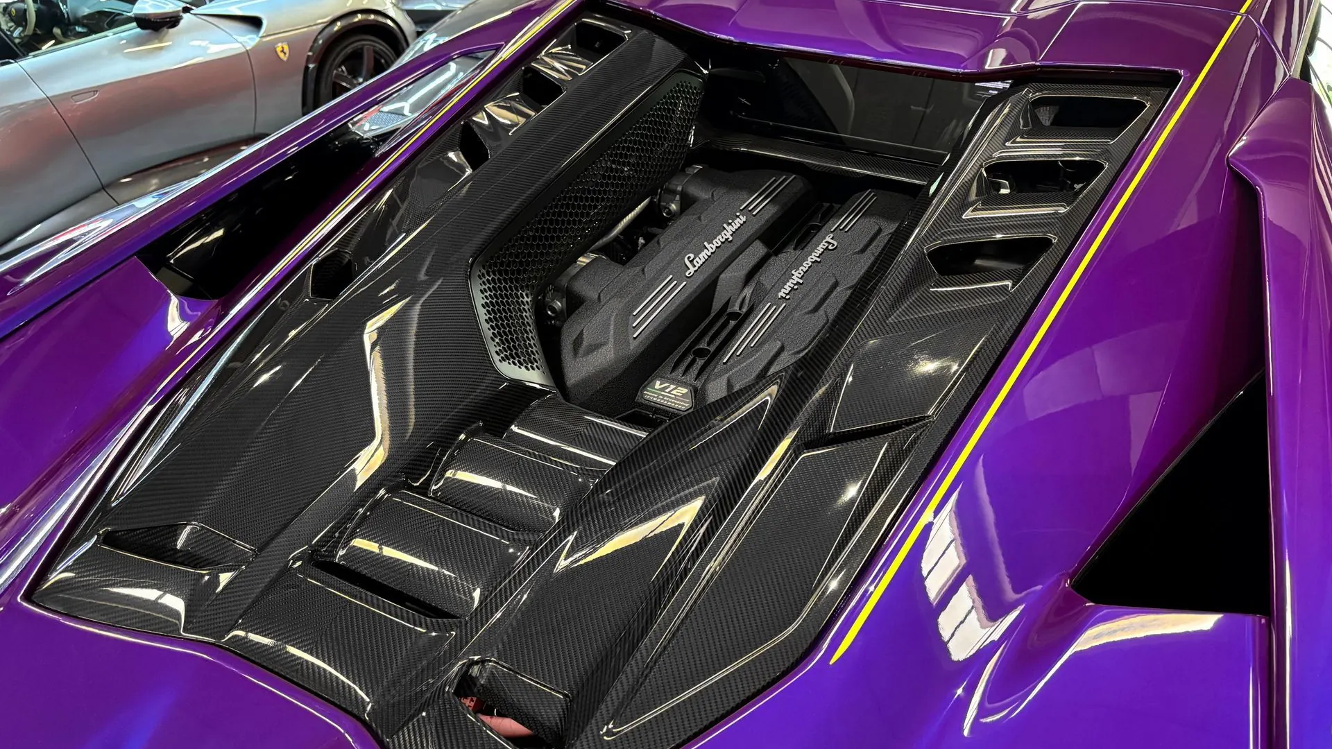 Lamborghini Revuelto — photo 11