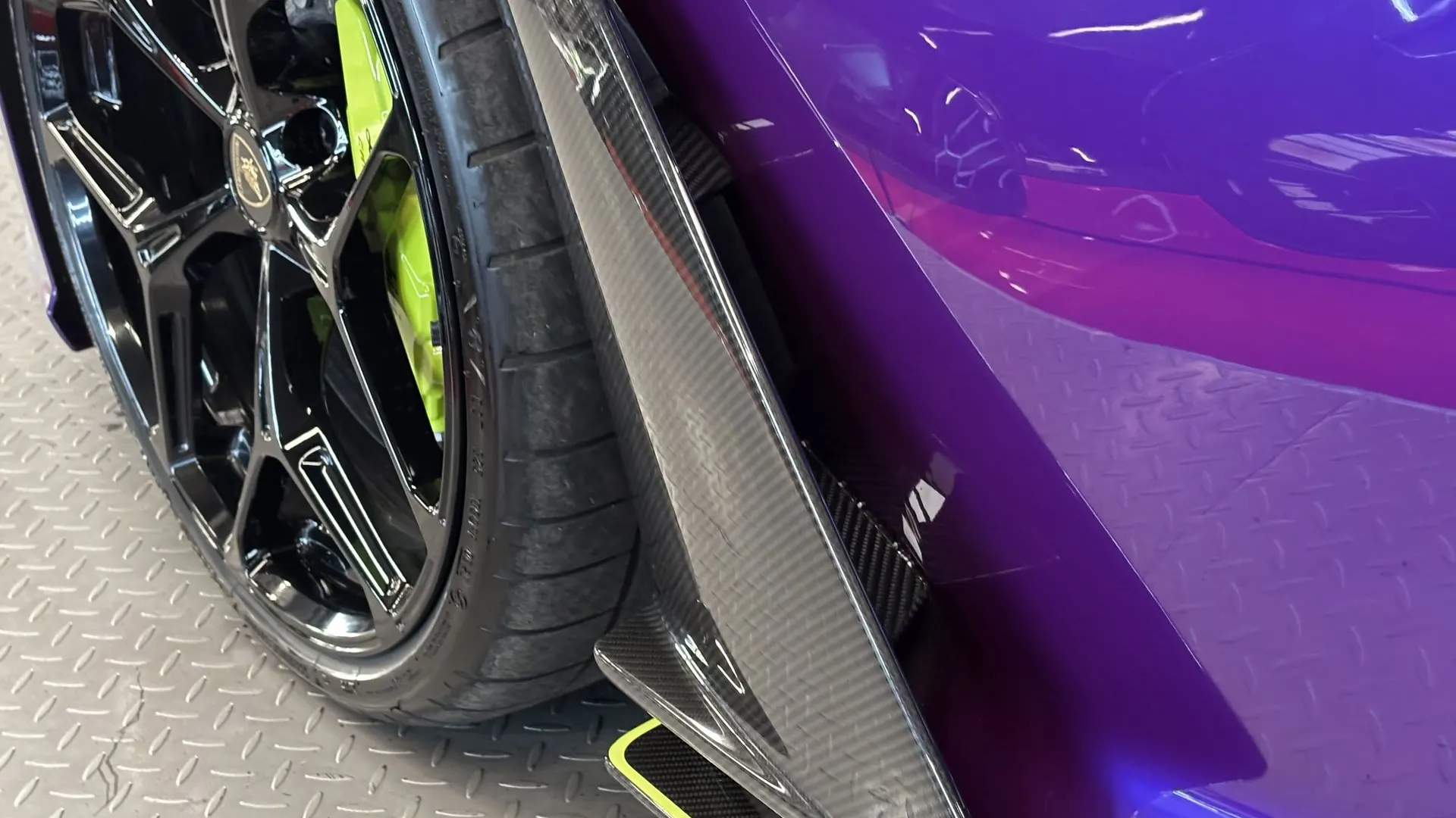 Lamborghini Revuelto — photo 15