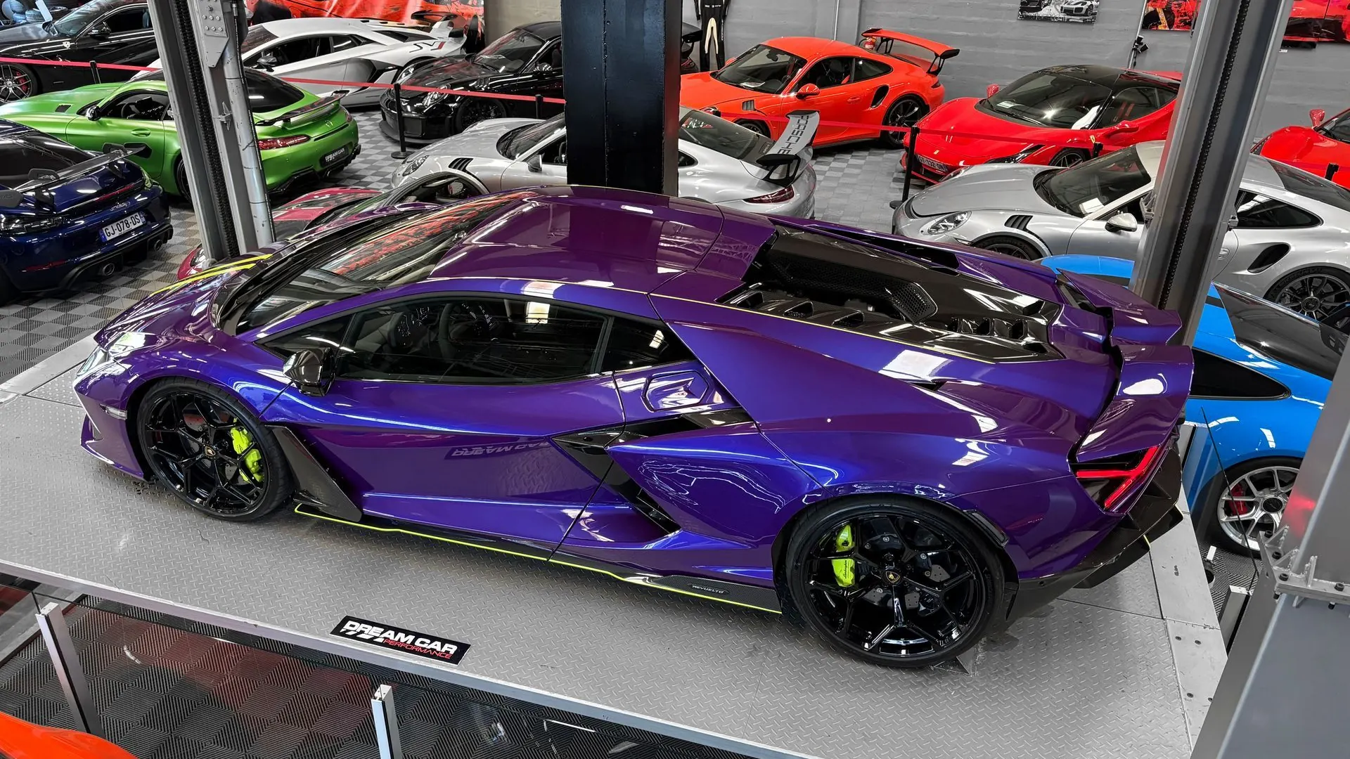 Lamborghini Revuelto — photo 3