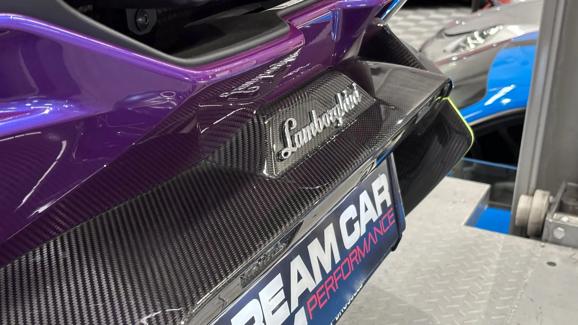 Lamborghini Revuelto — photo 12