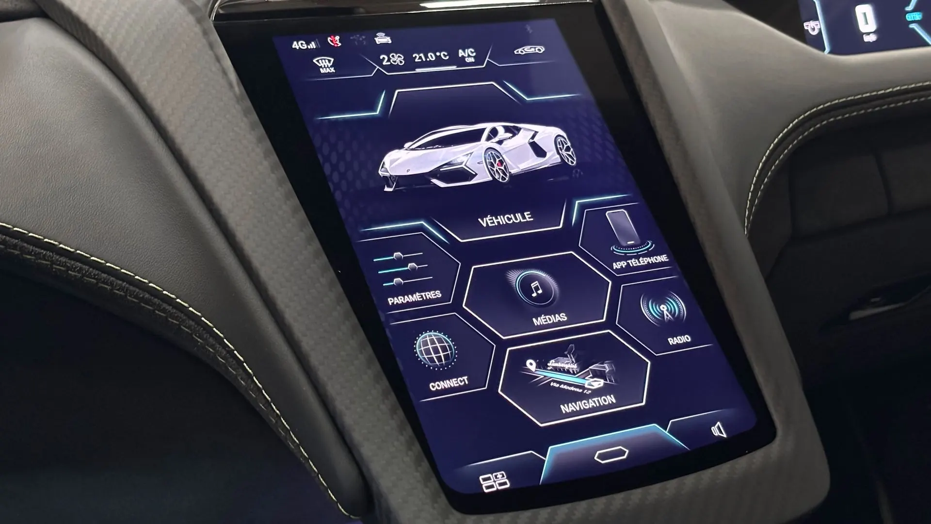 Lamborghini Revuelto — photo 17