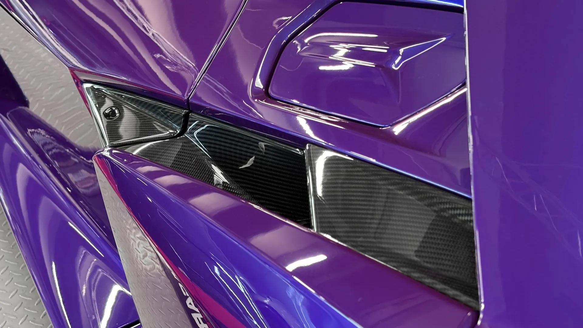 Lamborghini Revuelto — photo 13