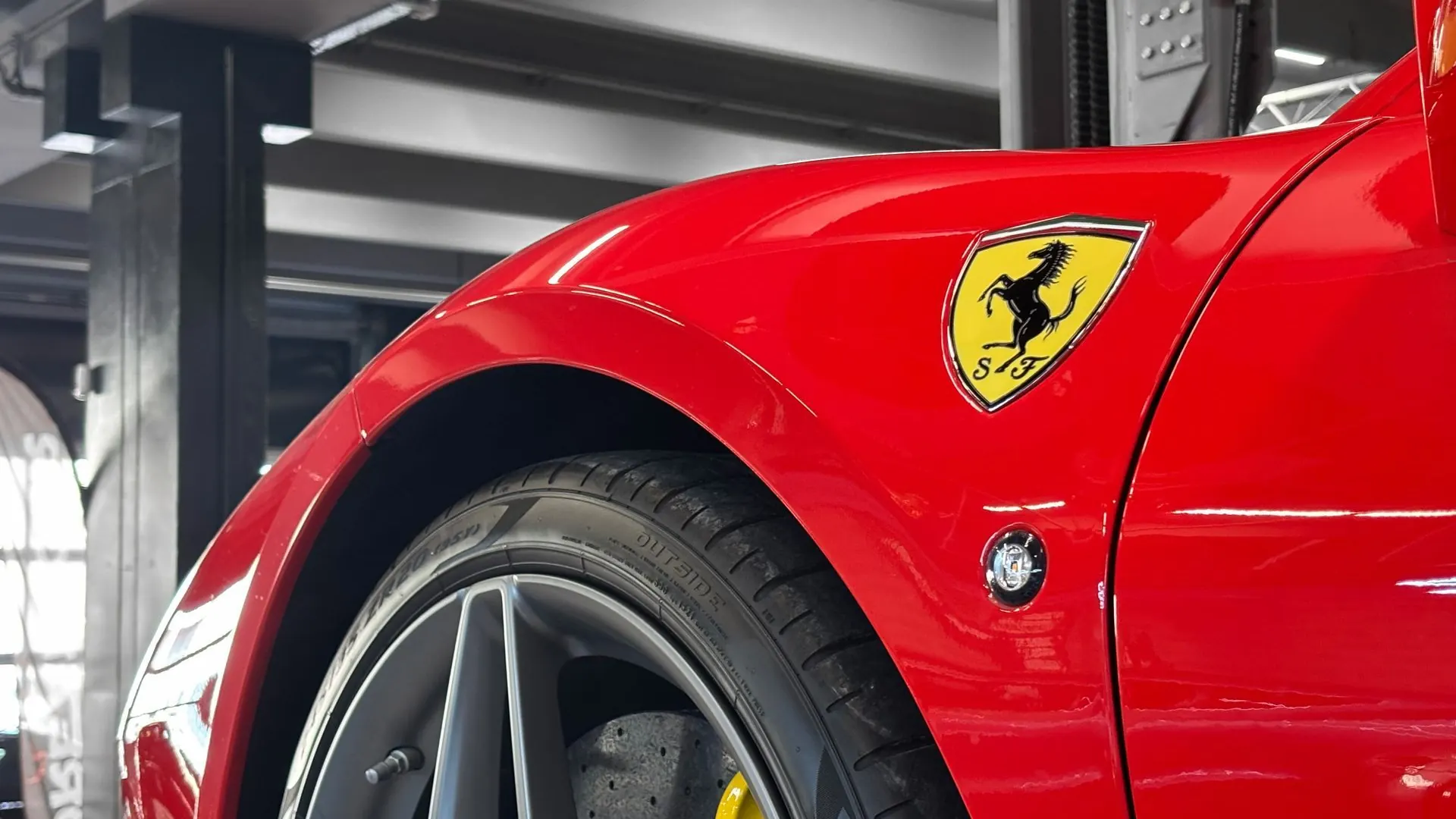 Ferrari F8 — photo 14