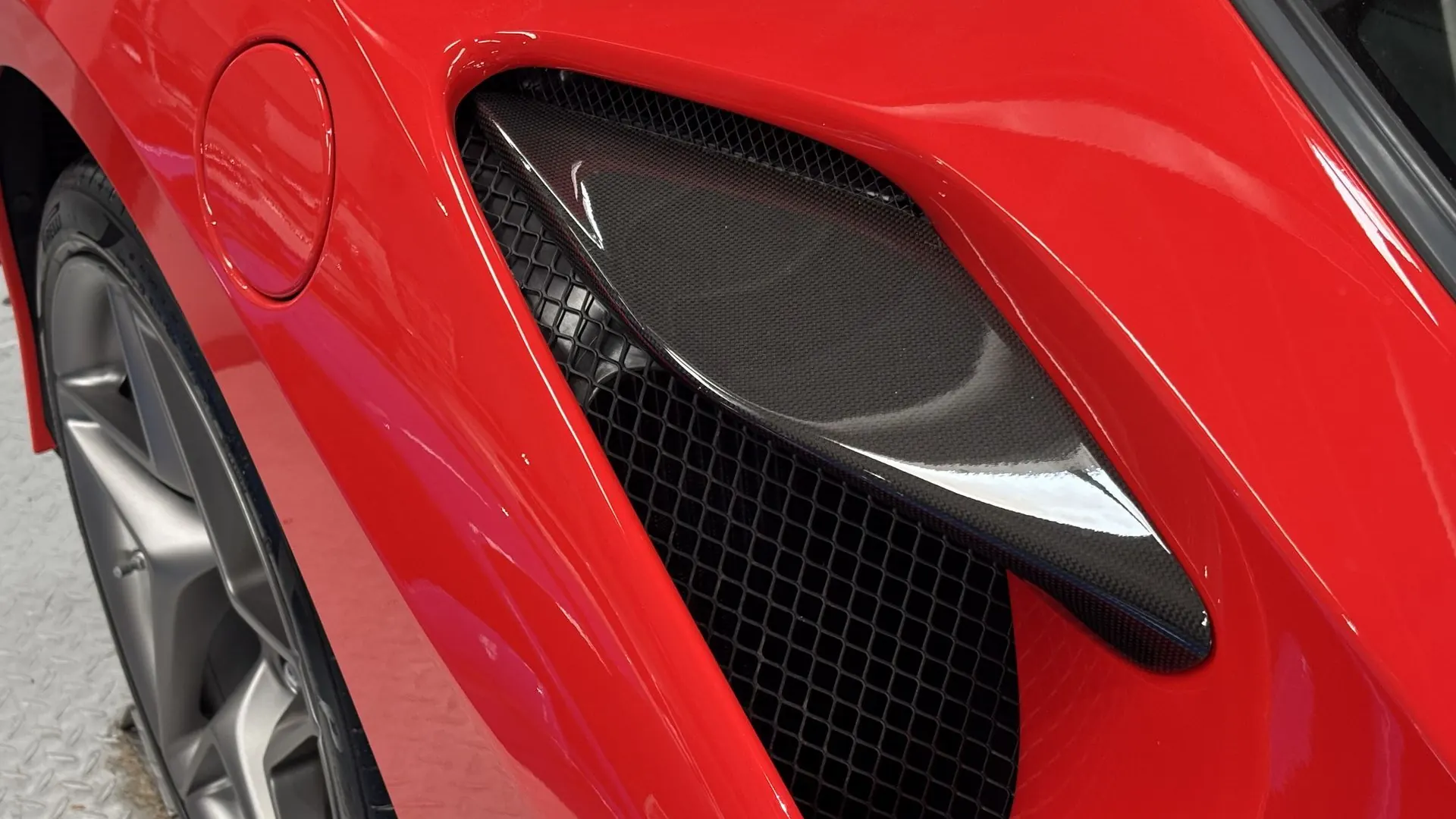 Ferrari F8 — photo 16